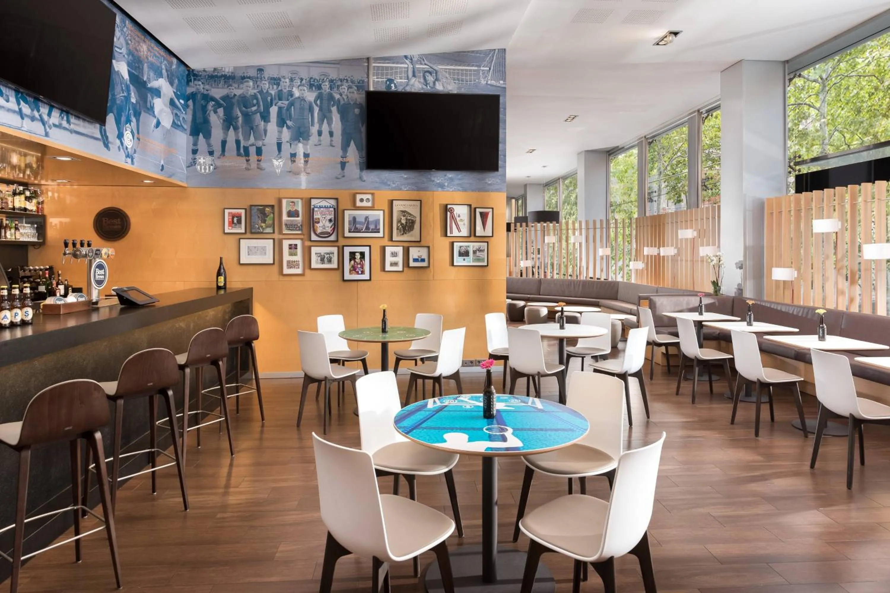 Lounge or bar in Four Points by Sheraton Barcelona Diagonal