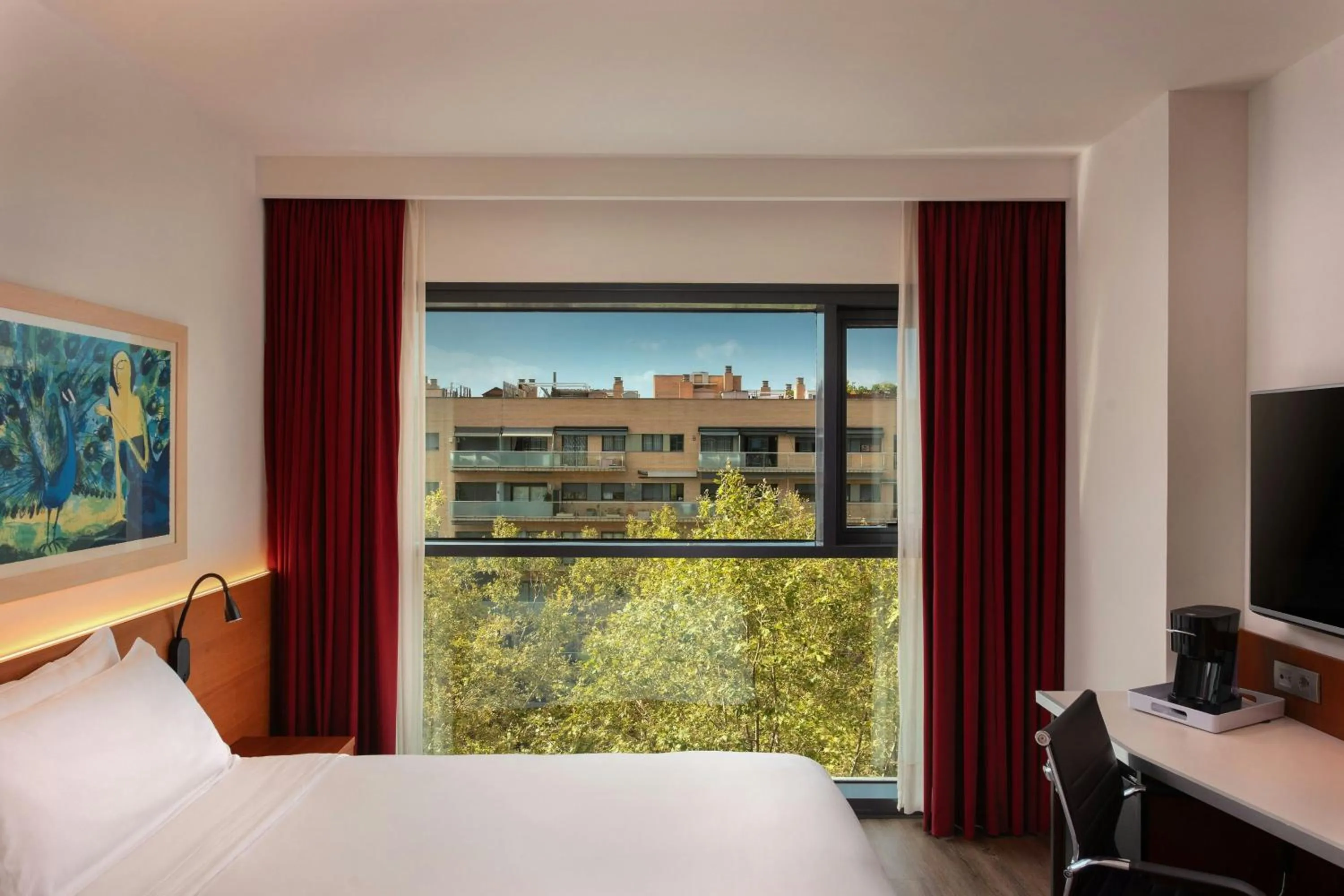 Photo of the whole room, Bed in Four Points by Sheraton Barcelona Diagonal