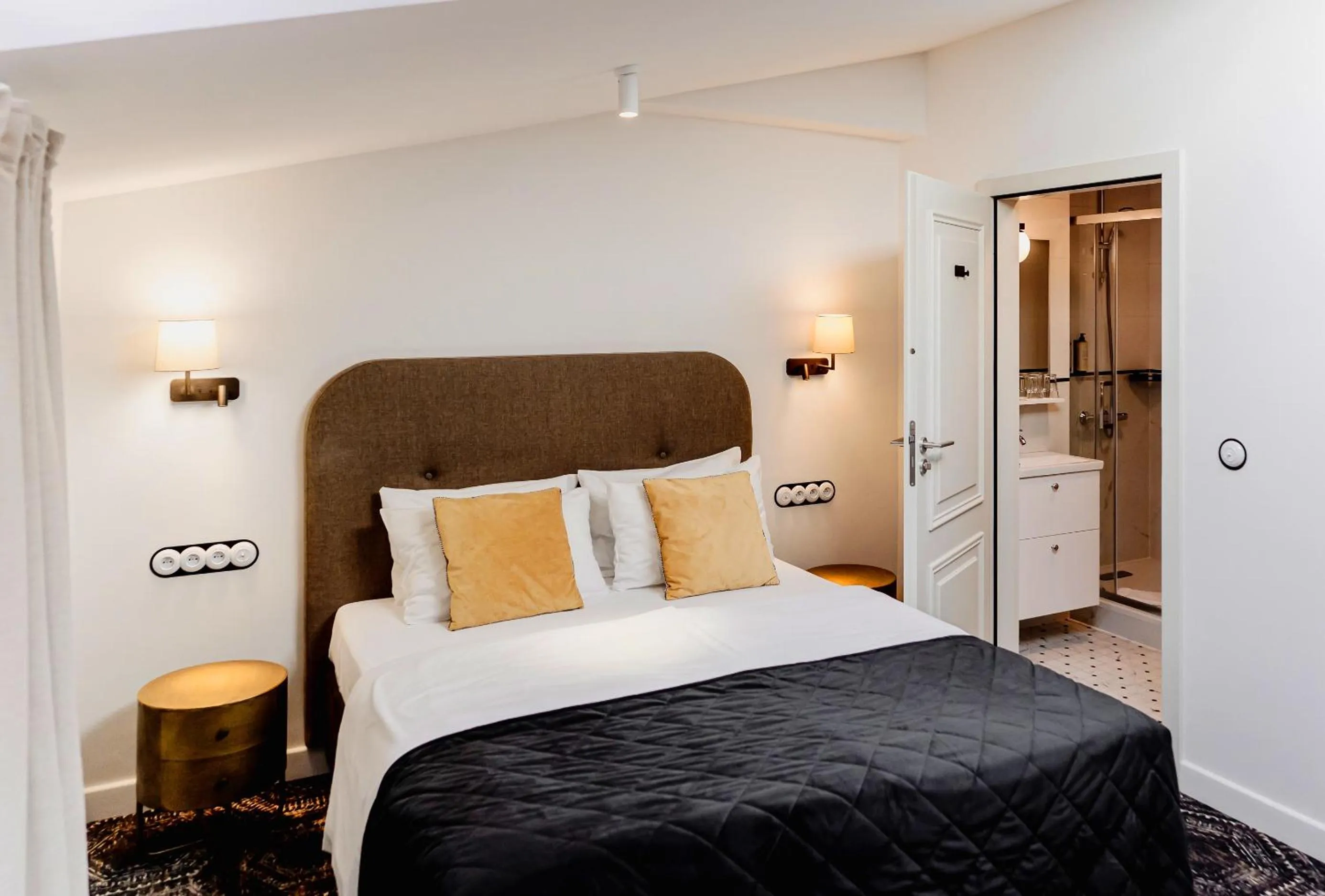 Bed in N33 Premium Apartments Old Town Kraków - Destigo Hotels