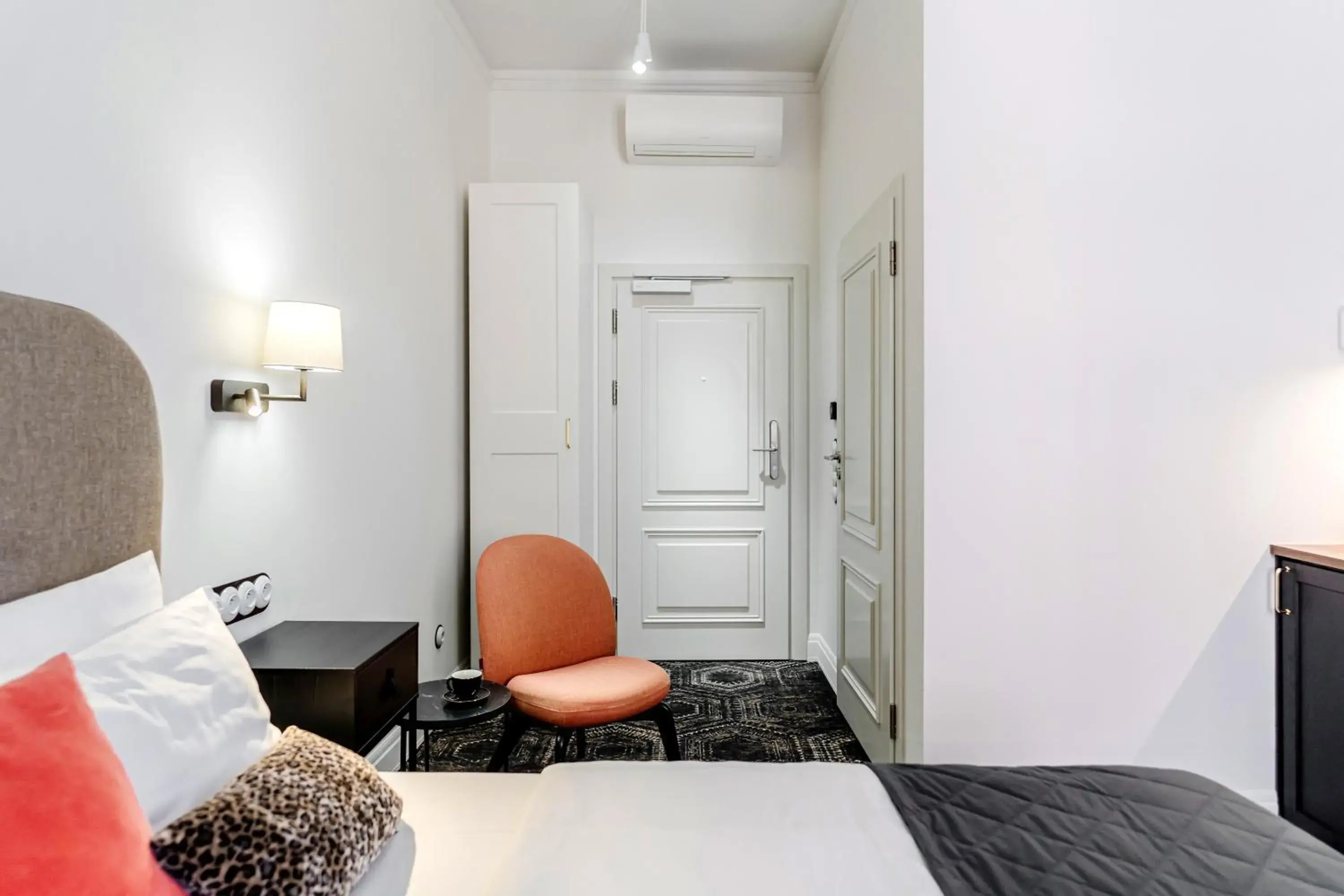 Standard King Room in N33 Premium Apartments Old Town Kraków - Destigo Hotels Standard King Room in N33 Premium Apartments Old Town Kraków - Destigo Hotels