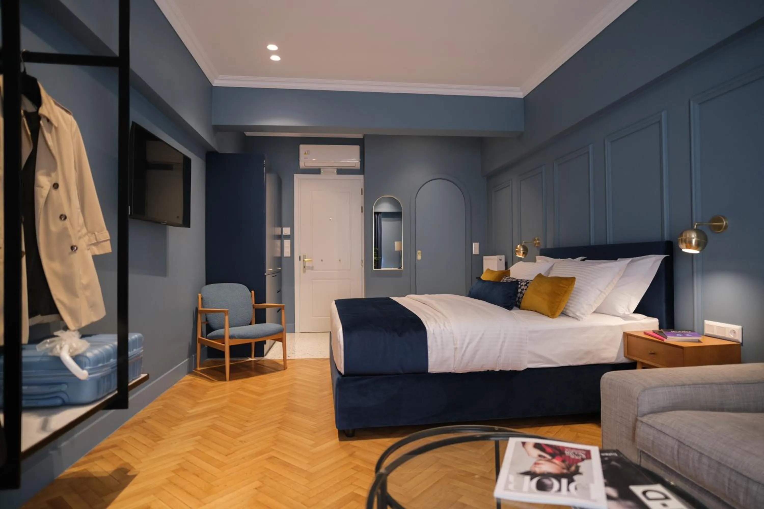 Photo of the whole room, Bed in K23 Color Suites