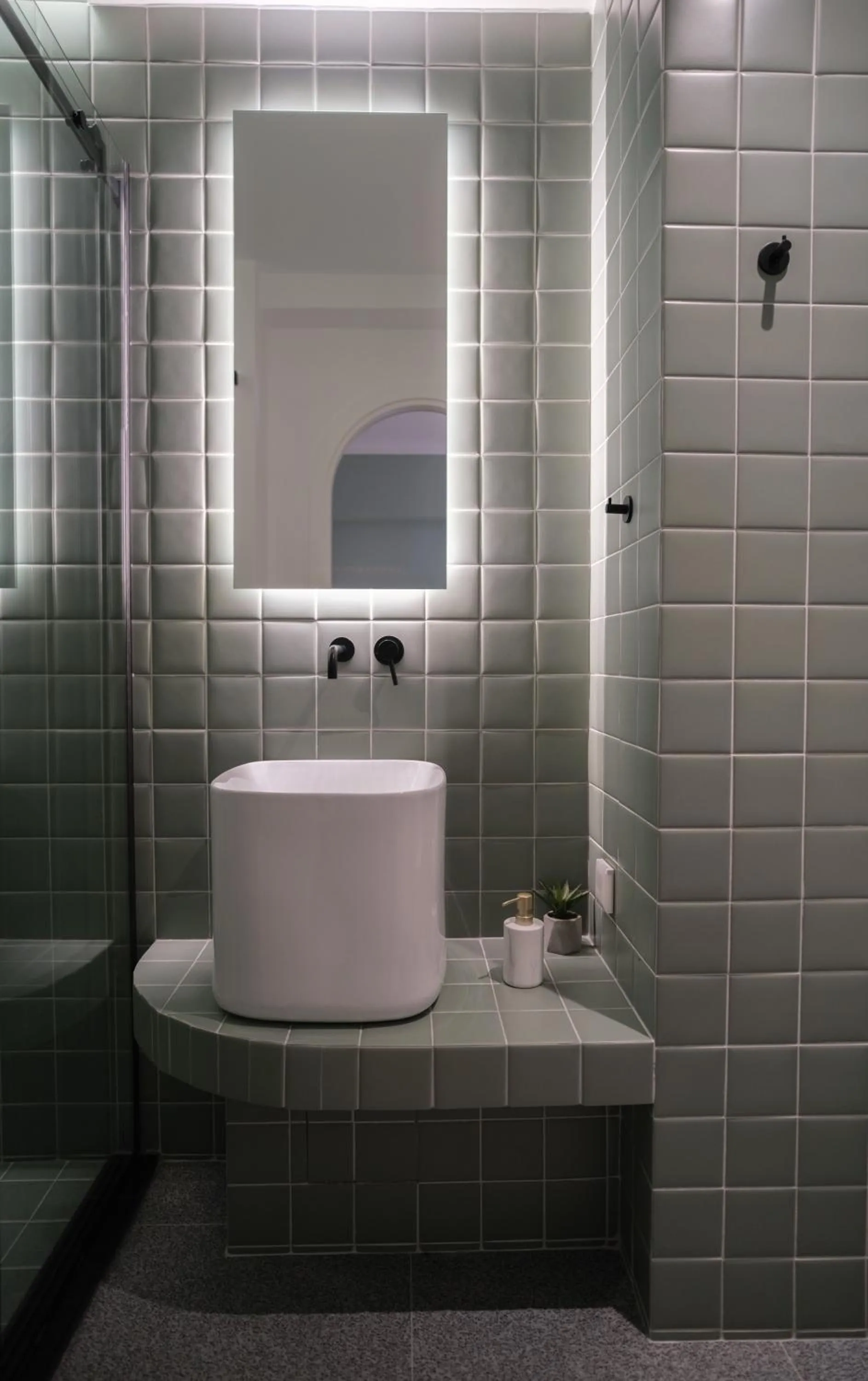 Bathroom in K23 Color Suites