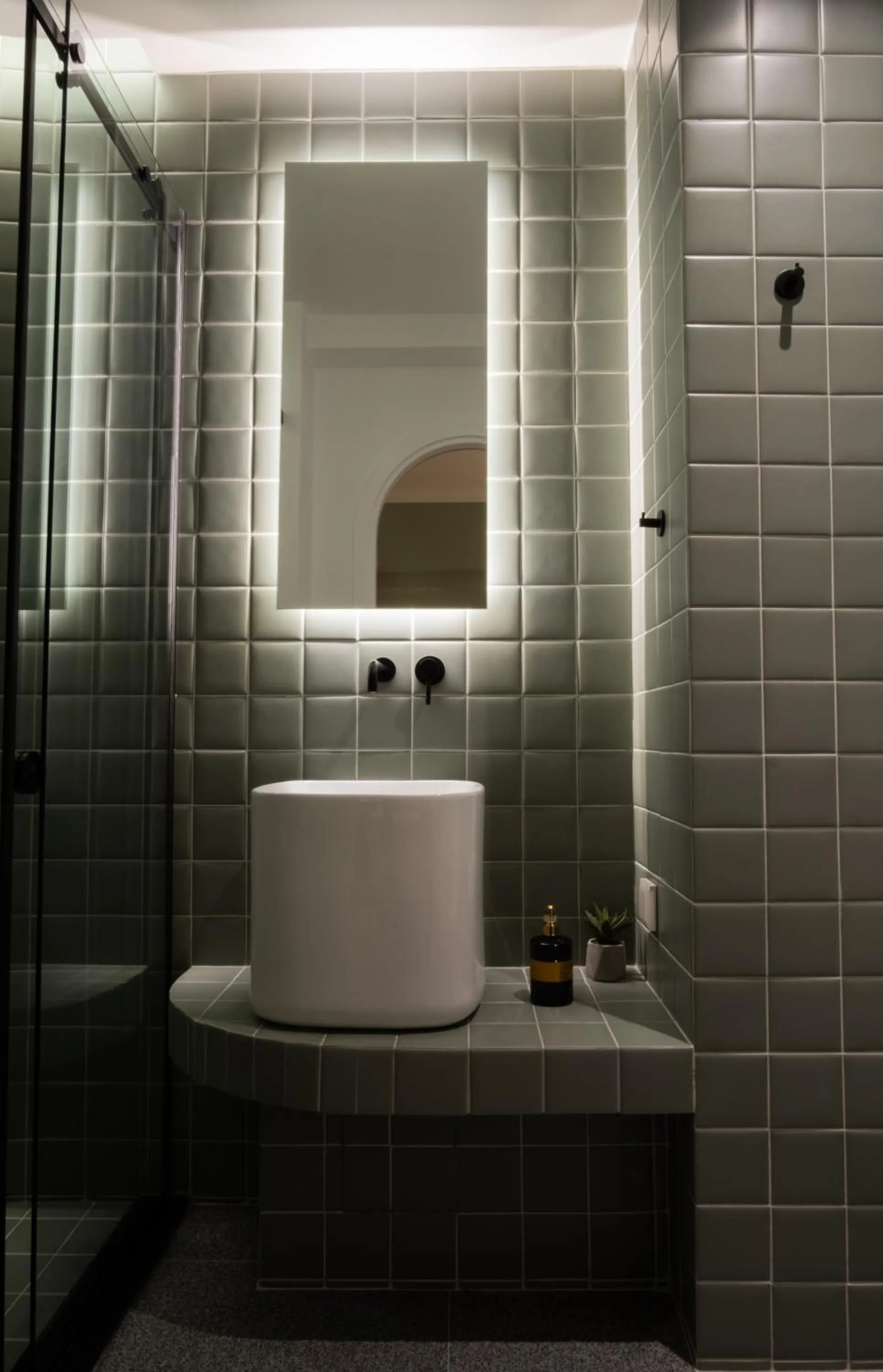 Bathroom in K23 Color Suites