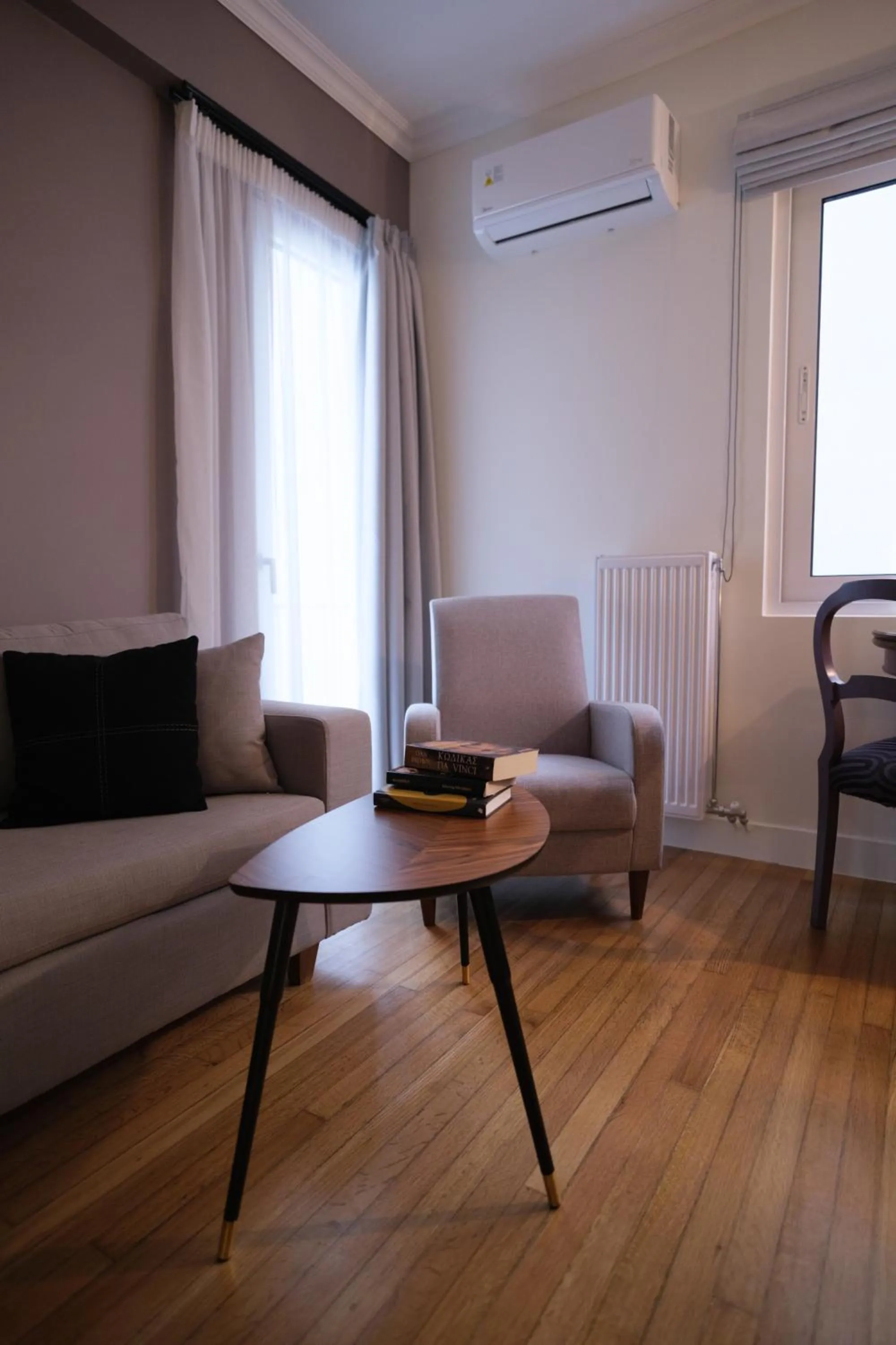 Seating area in K23 Color Suites