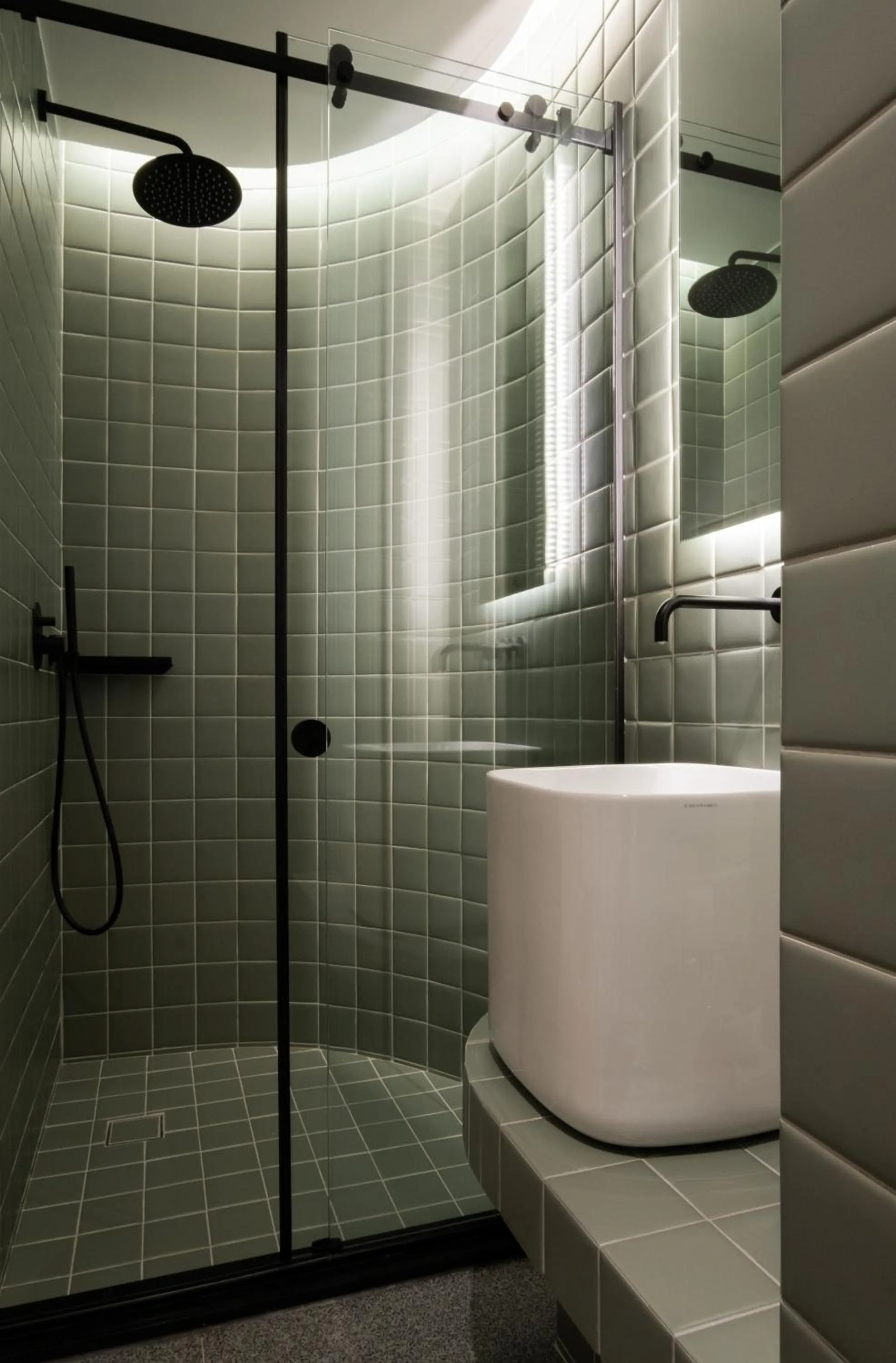 Bathroom in K23 Color Suites