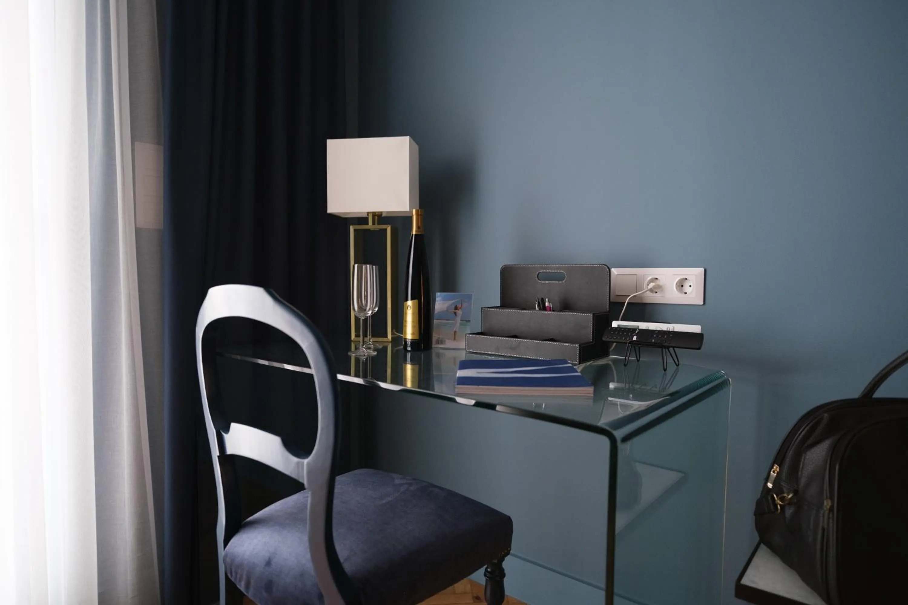 hair dresser in K23 Color Suites