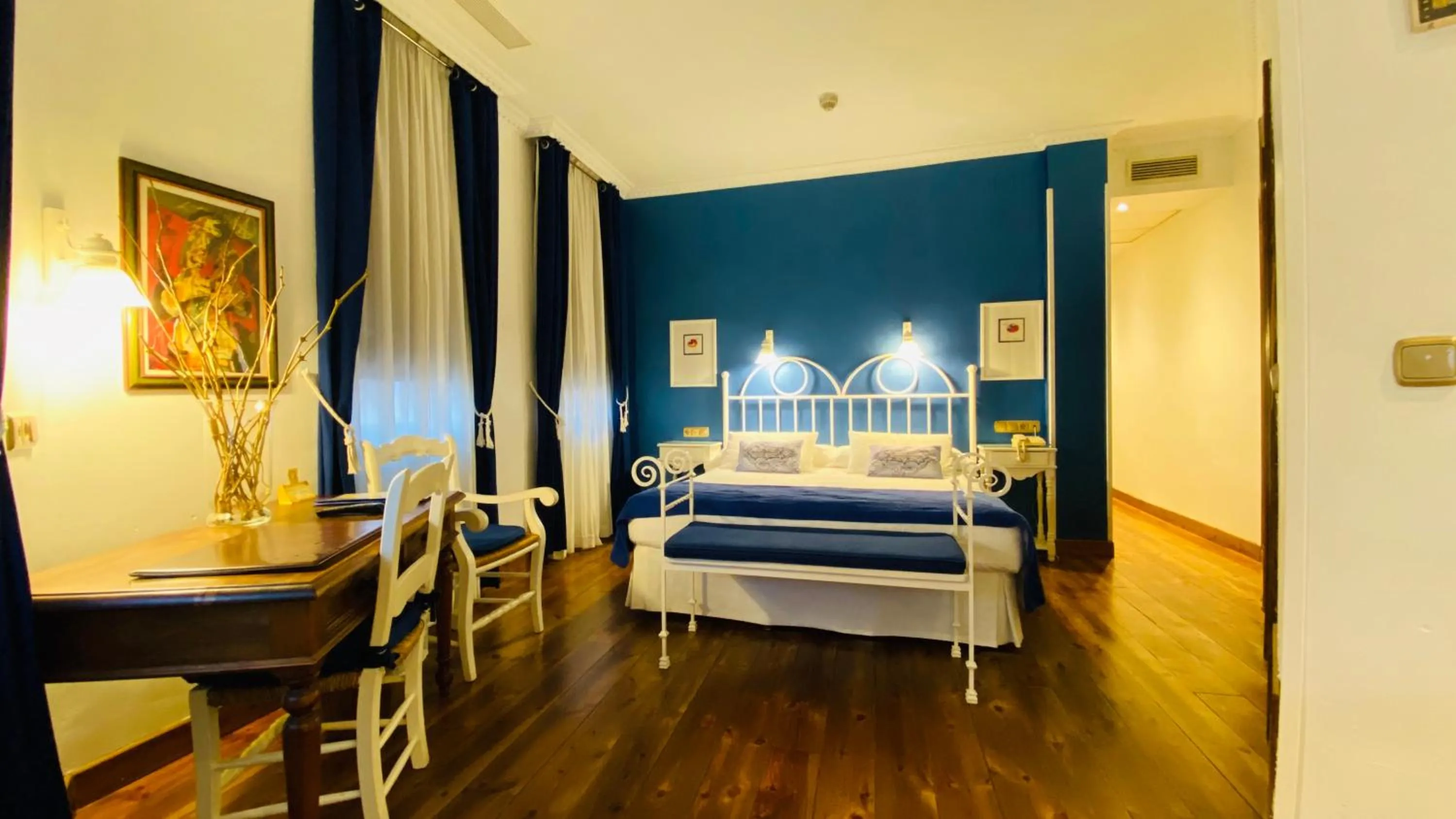 Bedroom, Bed in Hostal Paris