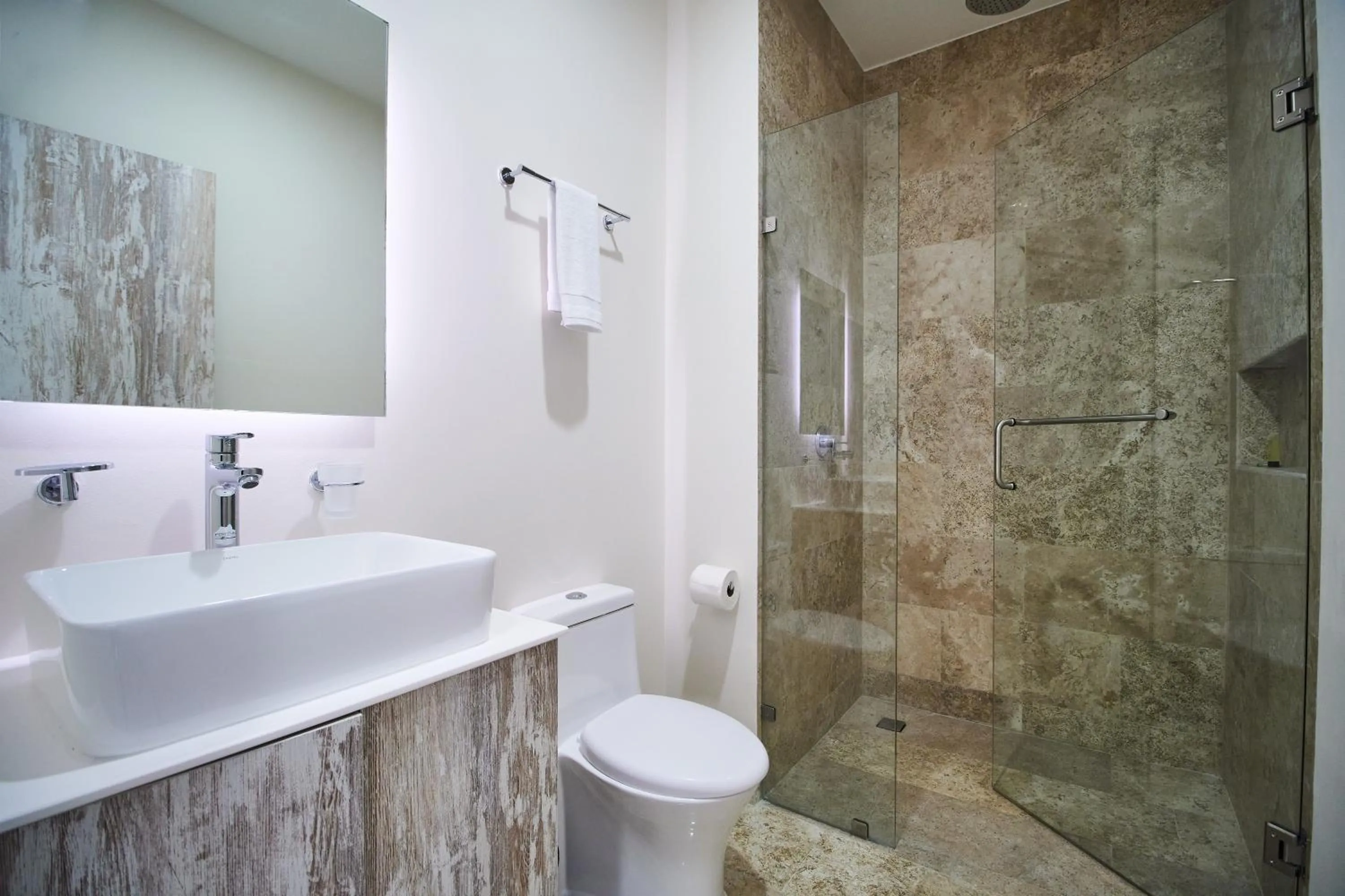 Shower in PH Othello - Private pool&Roof & Beach Club Access