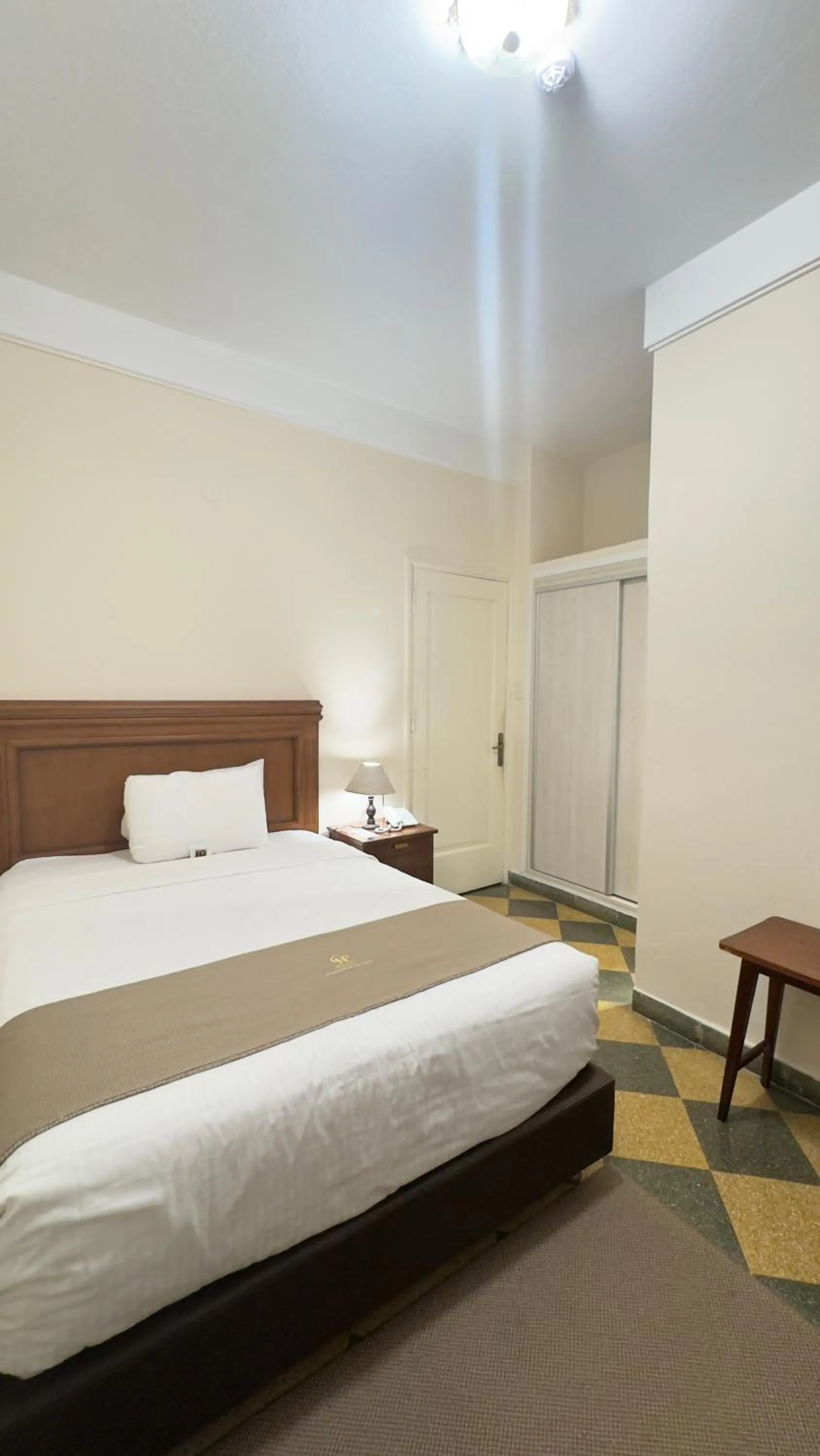 Photo of the whole room, Bed in Gran Hotel del Paraguay