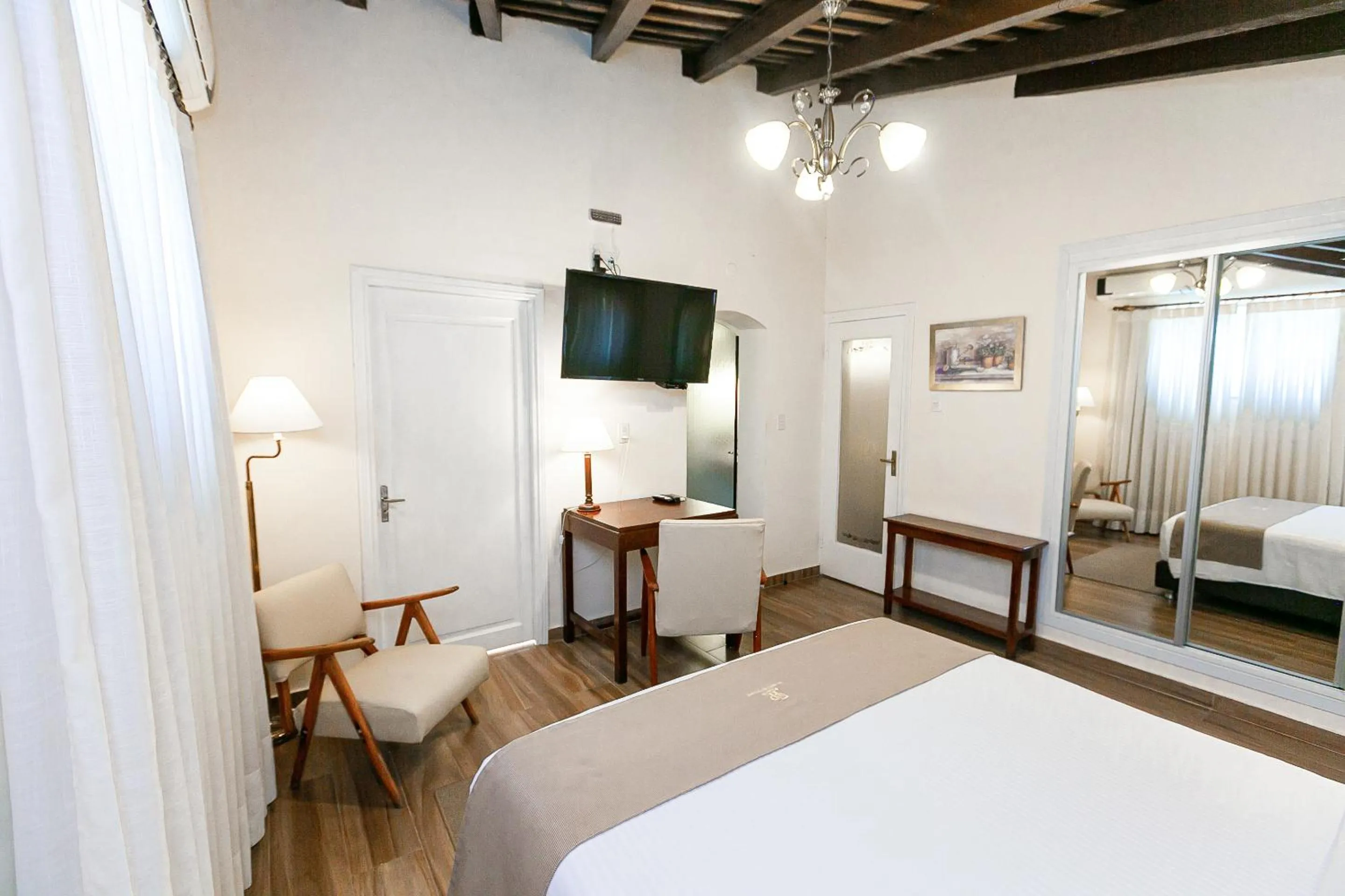 Photo of the whole room, Bed in Gran Hotel del Paraguay