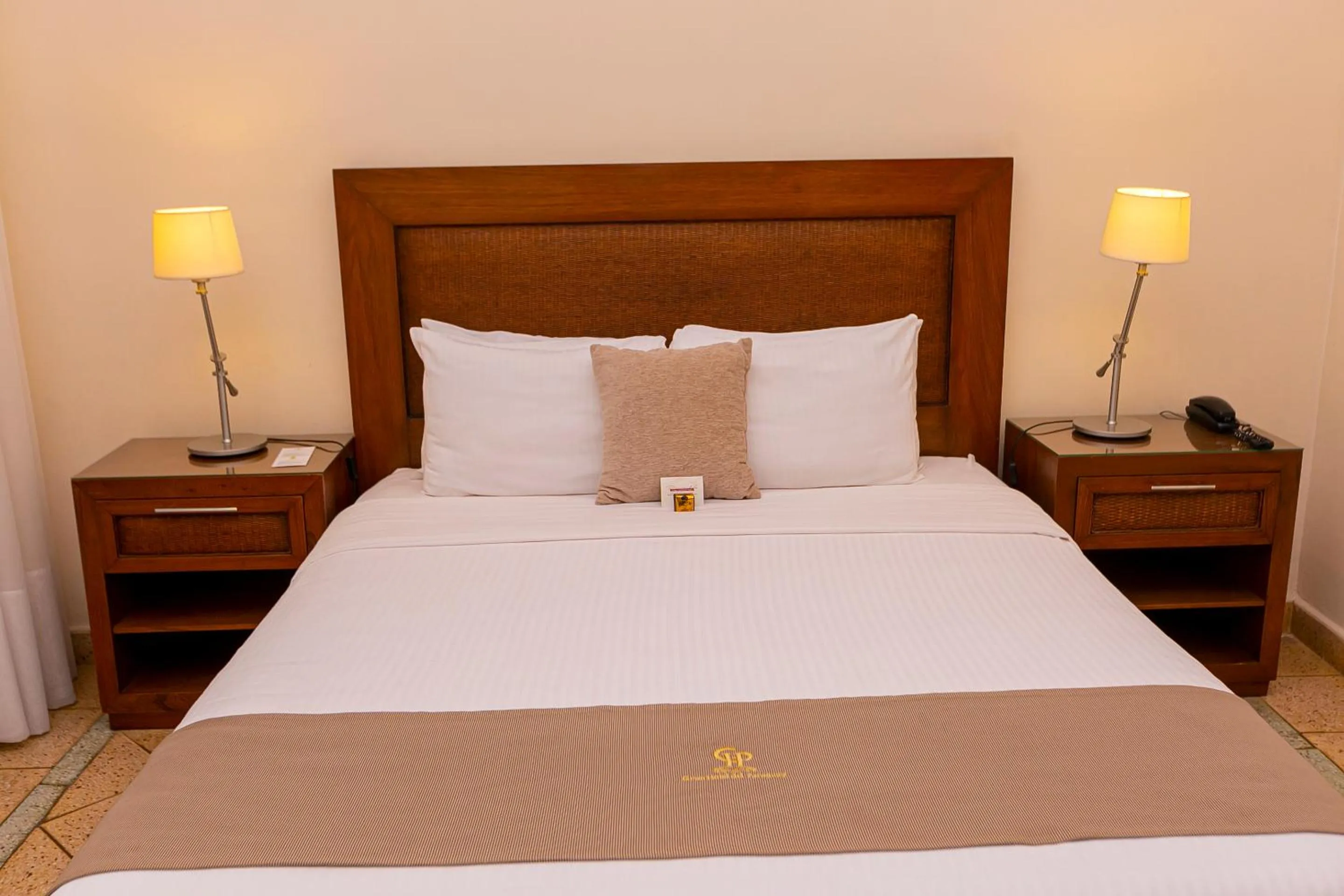 Bedroom, Bed in Gran Hotel del Paraguay