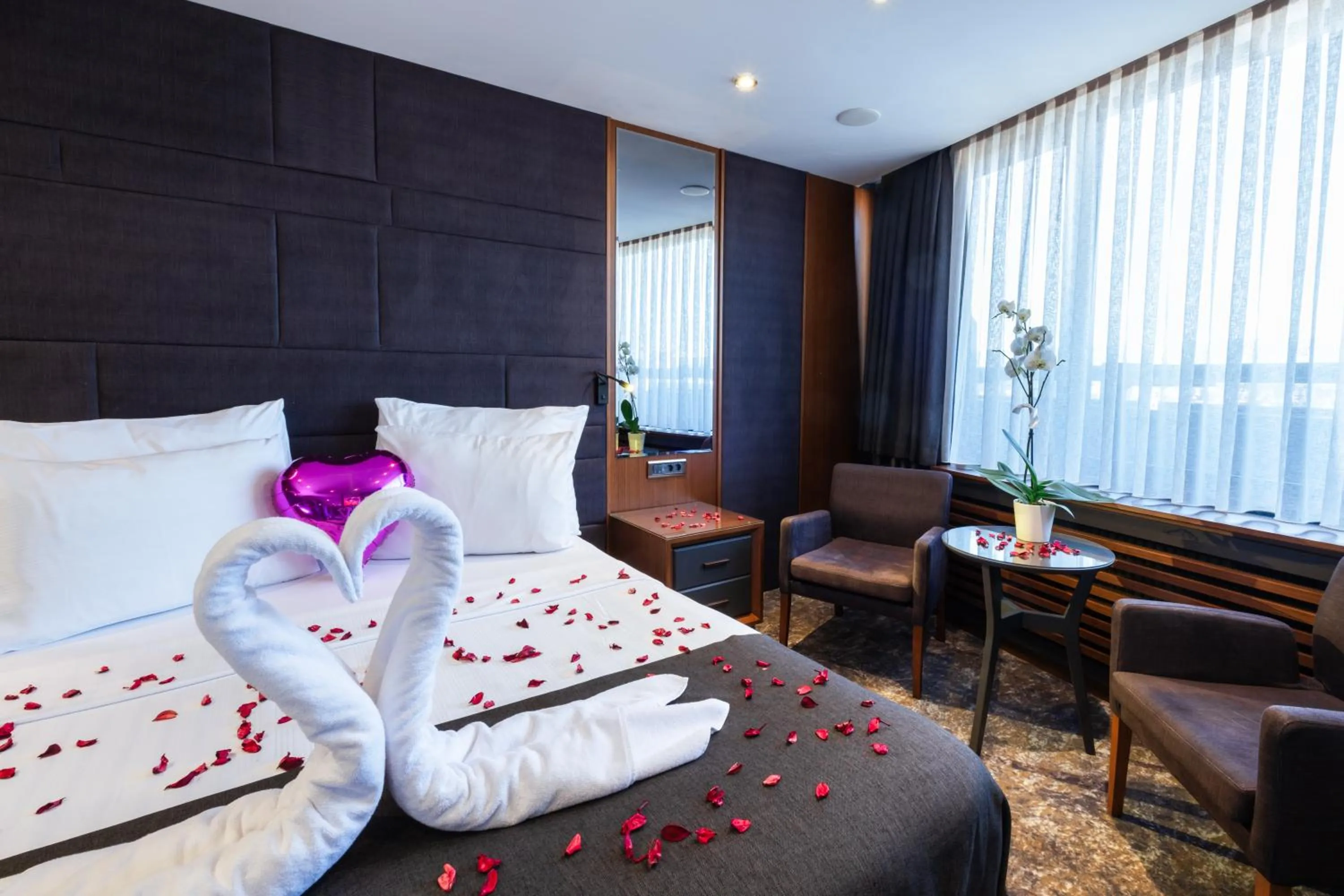 Bedroom, Bed in Nova Vista Centrum Hotel Eskisehir, a Member of Radisson Individuals