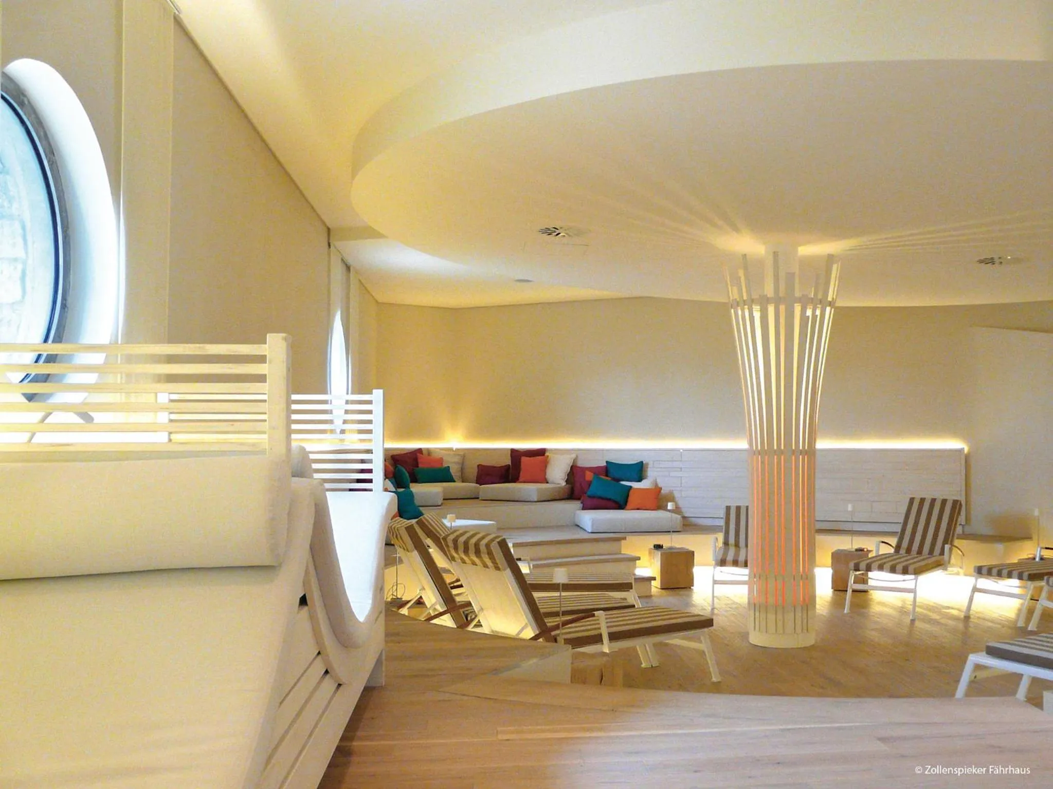 Seating area in Traditionshaus by Zollenspieker Fährhaus