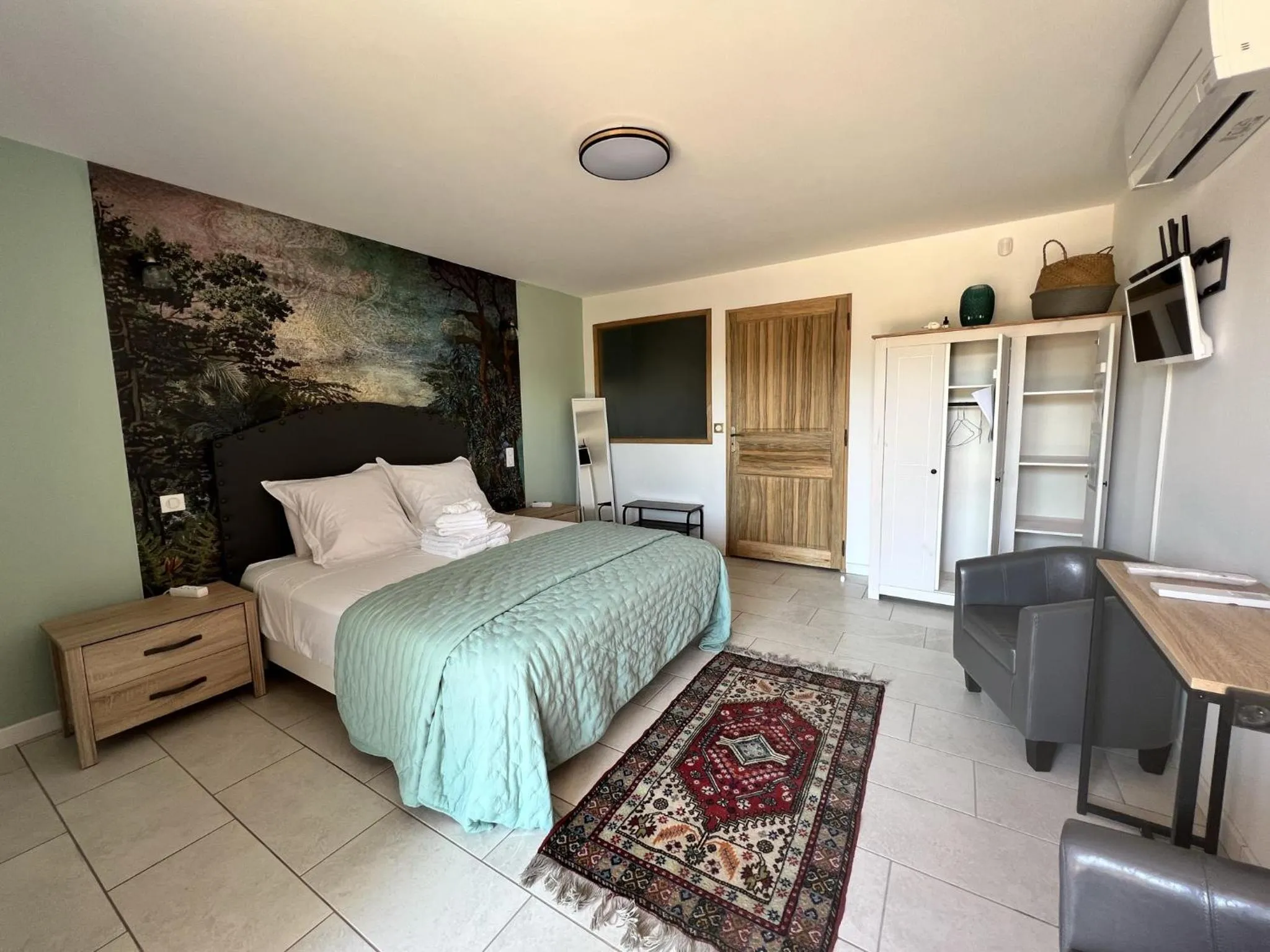 Bedroom, Bed in BASTIDE DES MARTELIERES