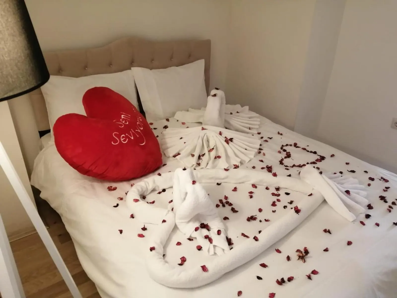 Bedroom, Bed in AYDOĞDU SUİT OTEL