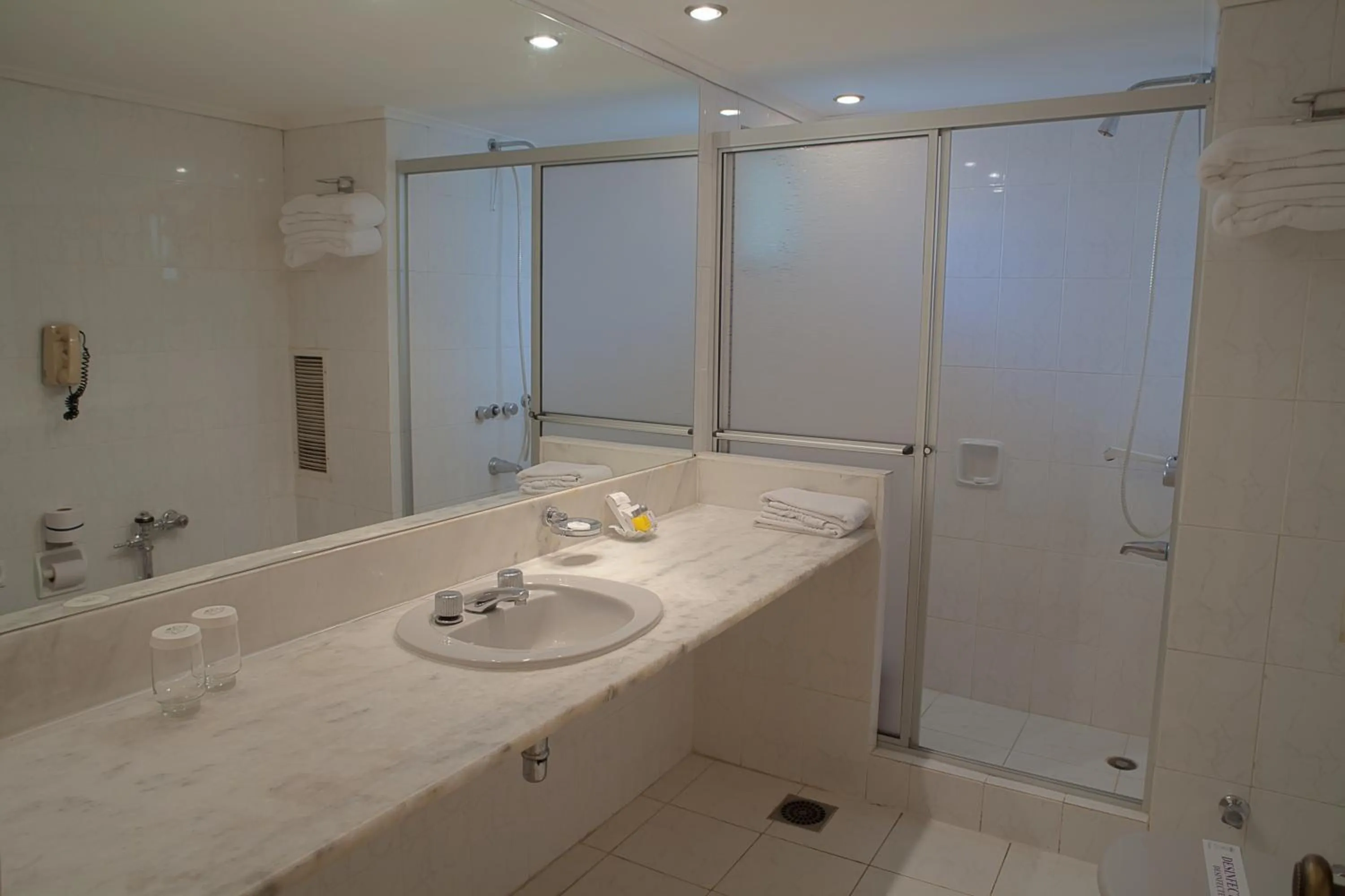 Shower in Nobile Suites Excelsior Asuncion