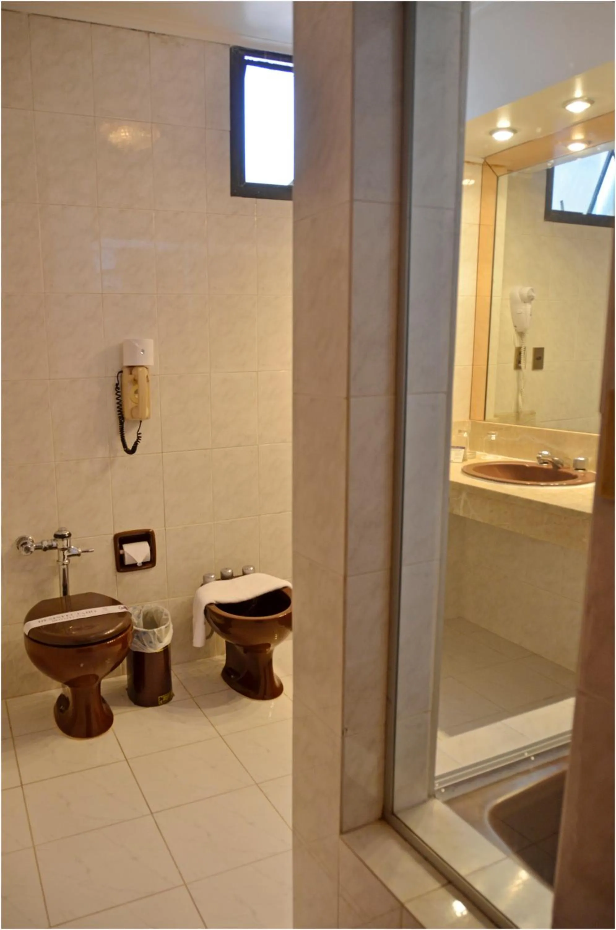 Toilet in Nobile Suites Excelsior Asuncion