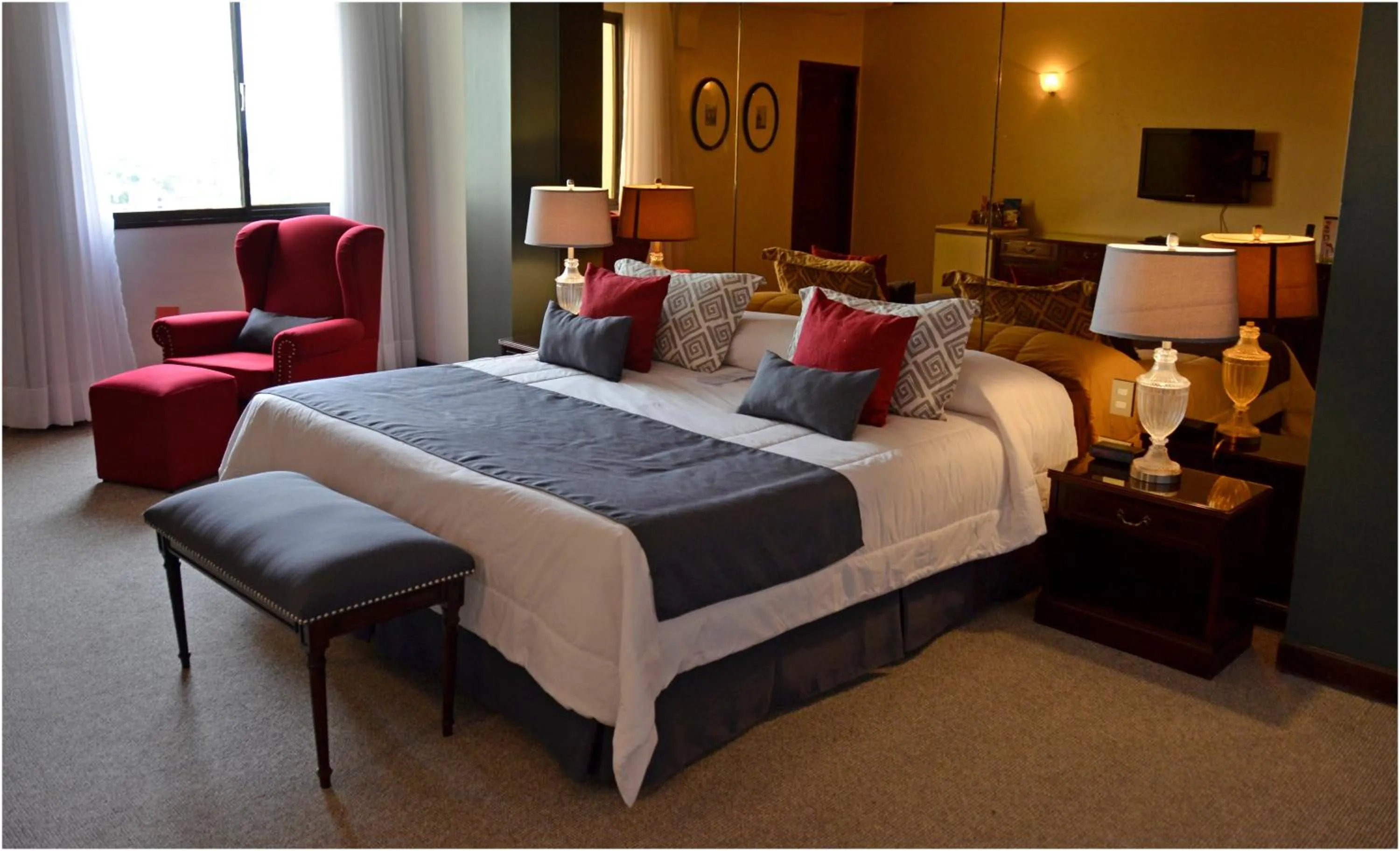 Bedroom, Bed in Nobile Suites Excelsior Asuncion