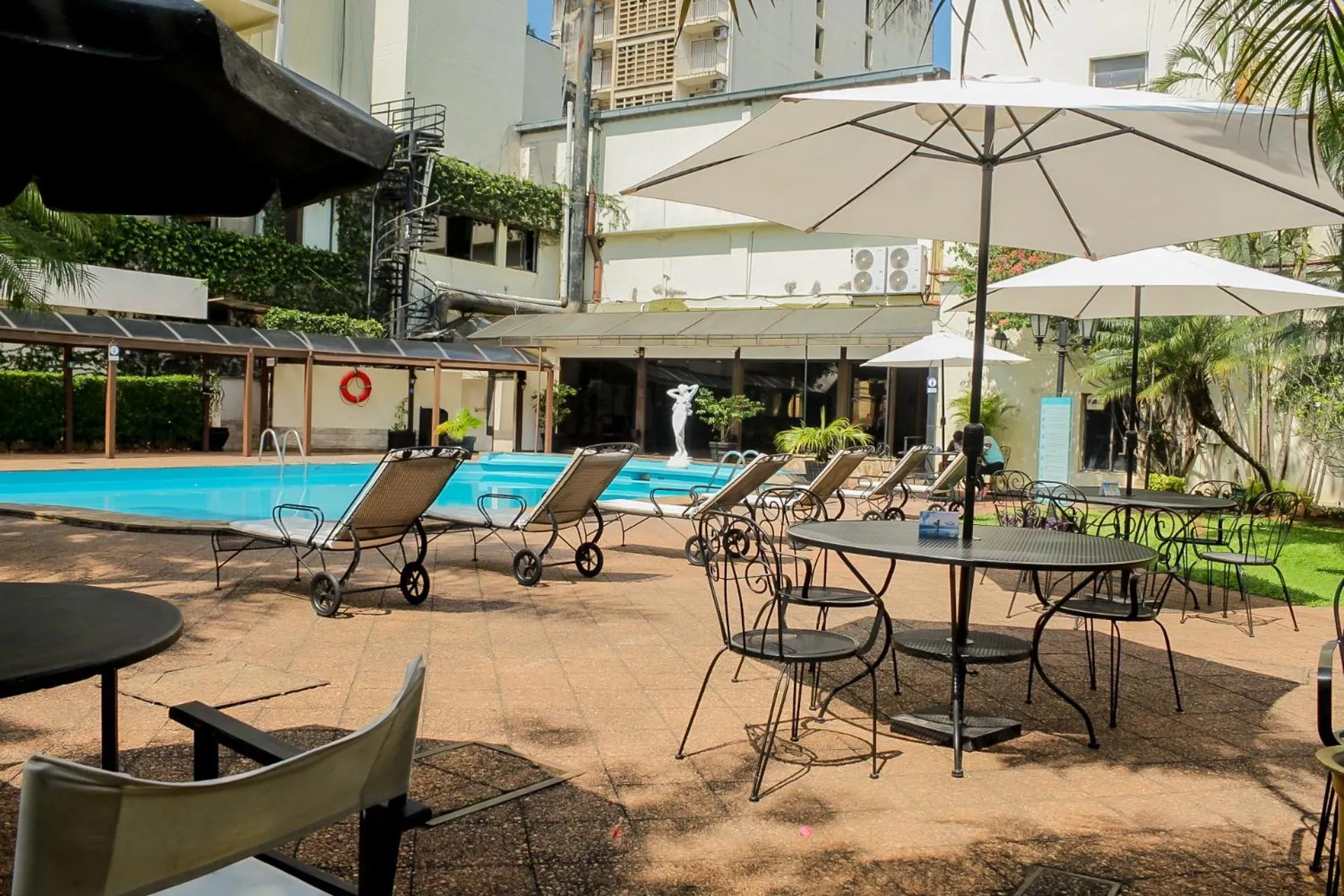 Swimming pool in Nobile Suites Excelsior Asuncion