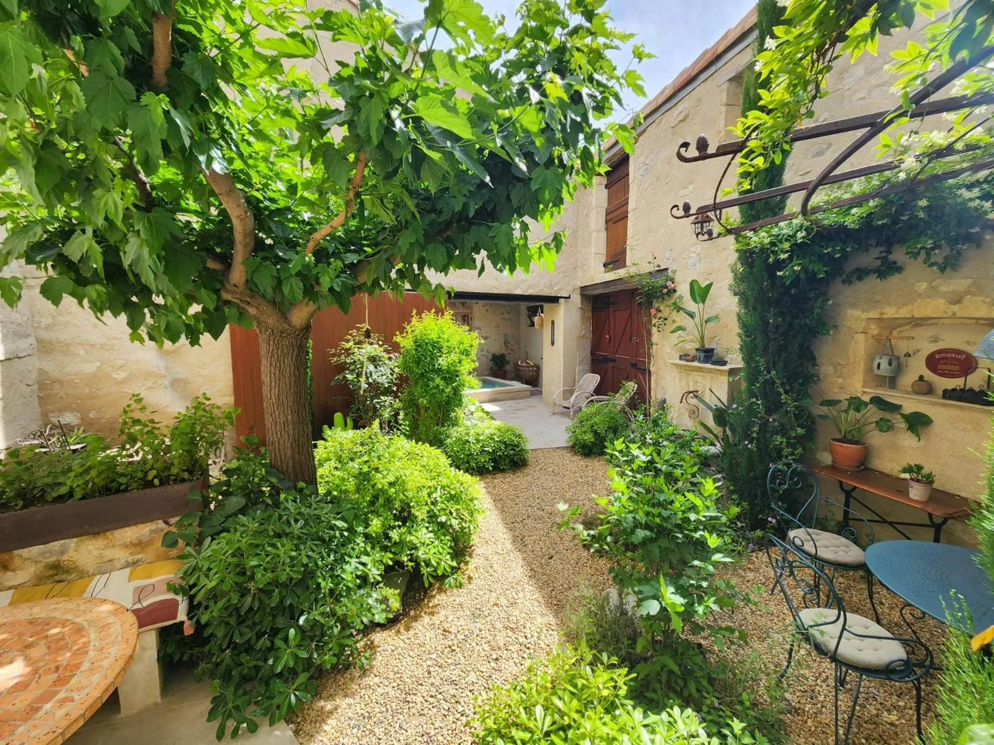 LA CASA DE BOULBON