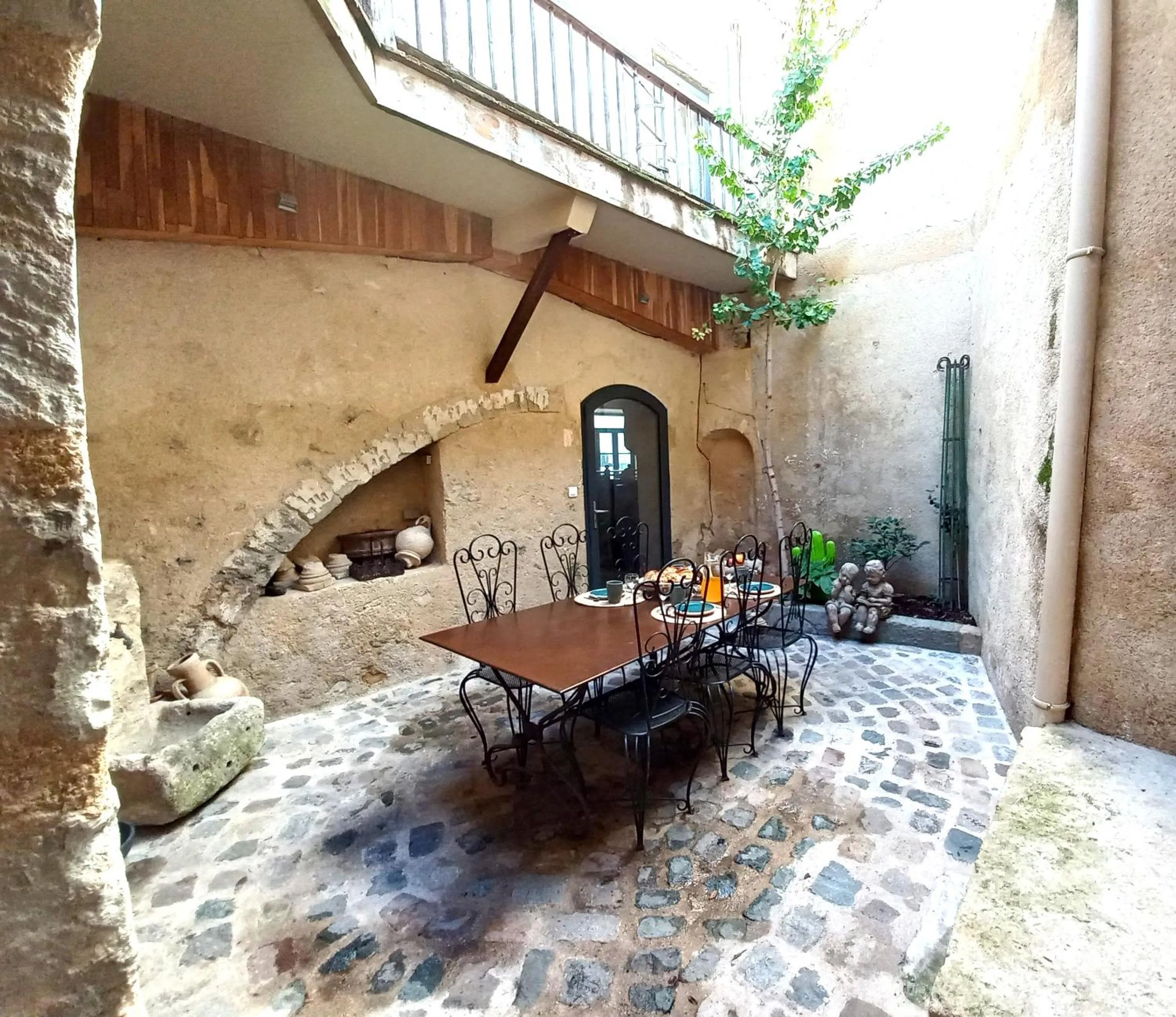 LA CASA DE BOULBON