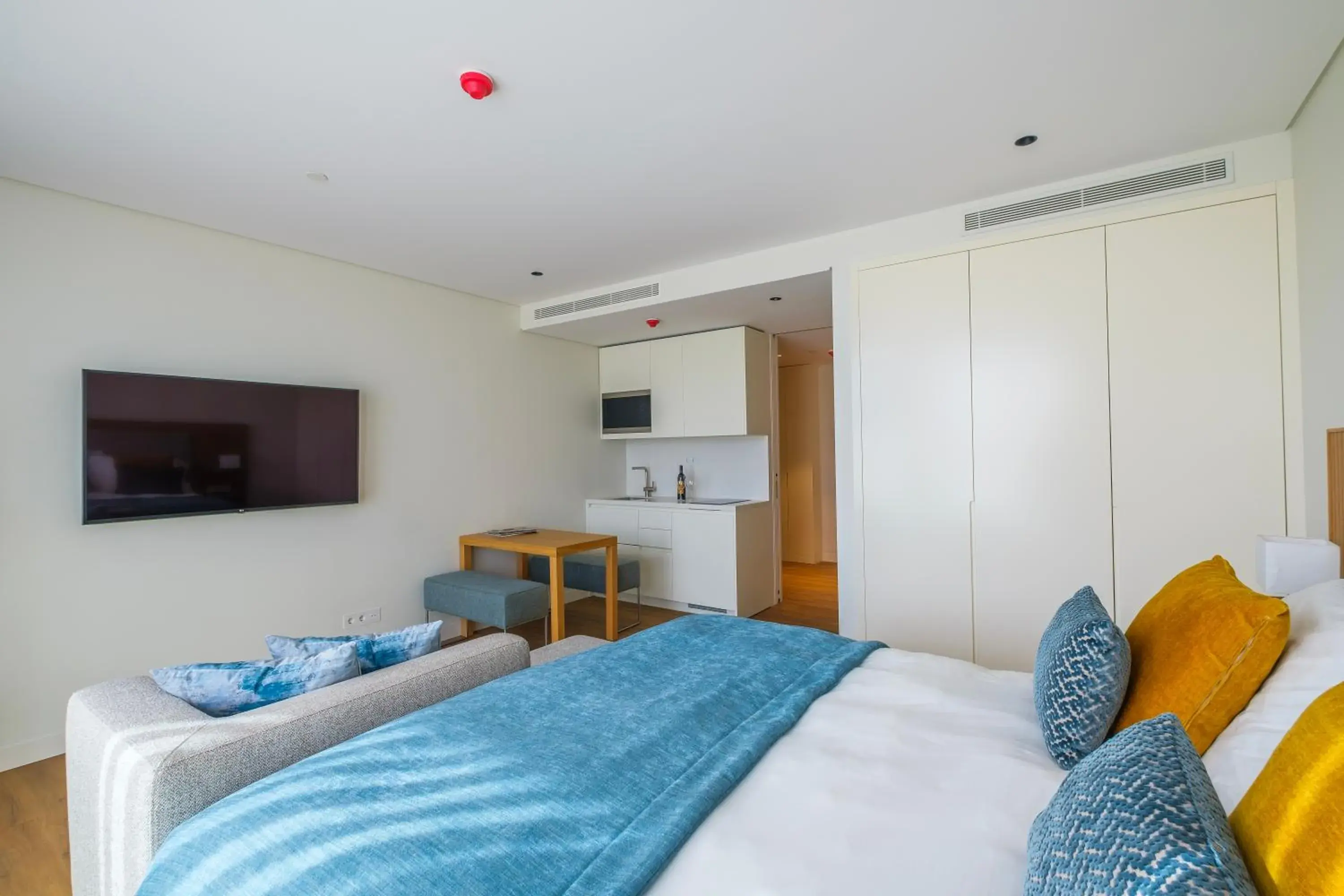 Kitchen or kitchenette, Bed in Martinhal Lisbon Oriente Kitchen or kitchenette, Bed in Martinhal Lisbon Oriente