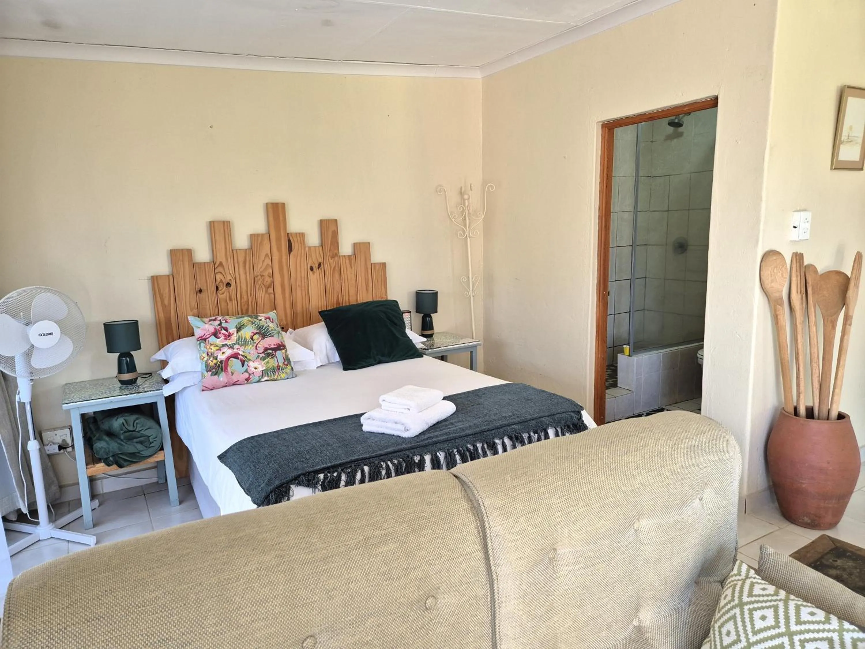 Bed in KatiKati Eco Lodge