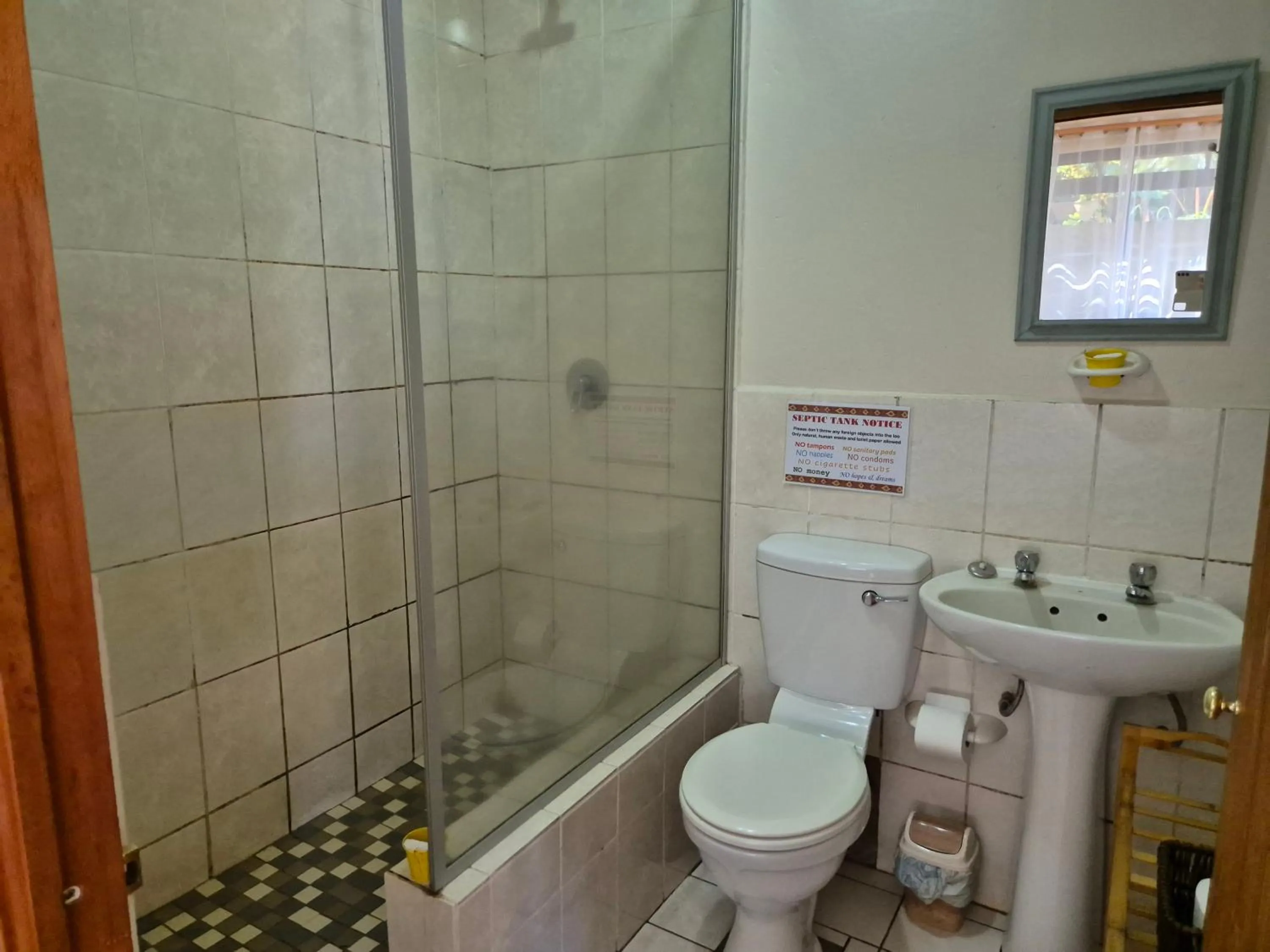 Shower in KatiKati Eco Lodge