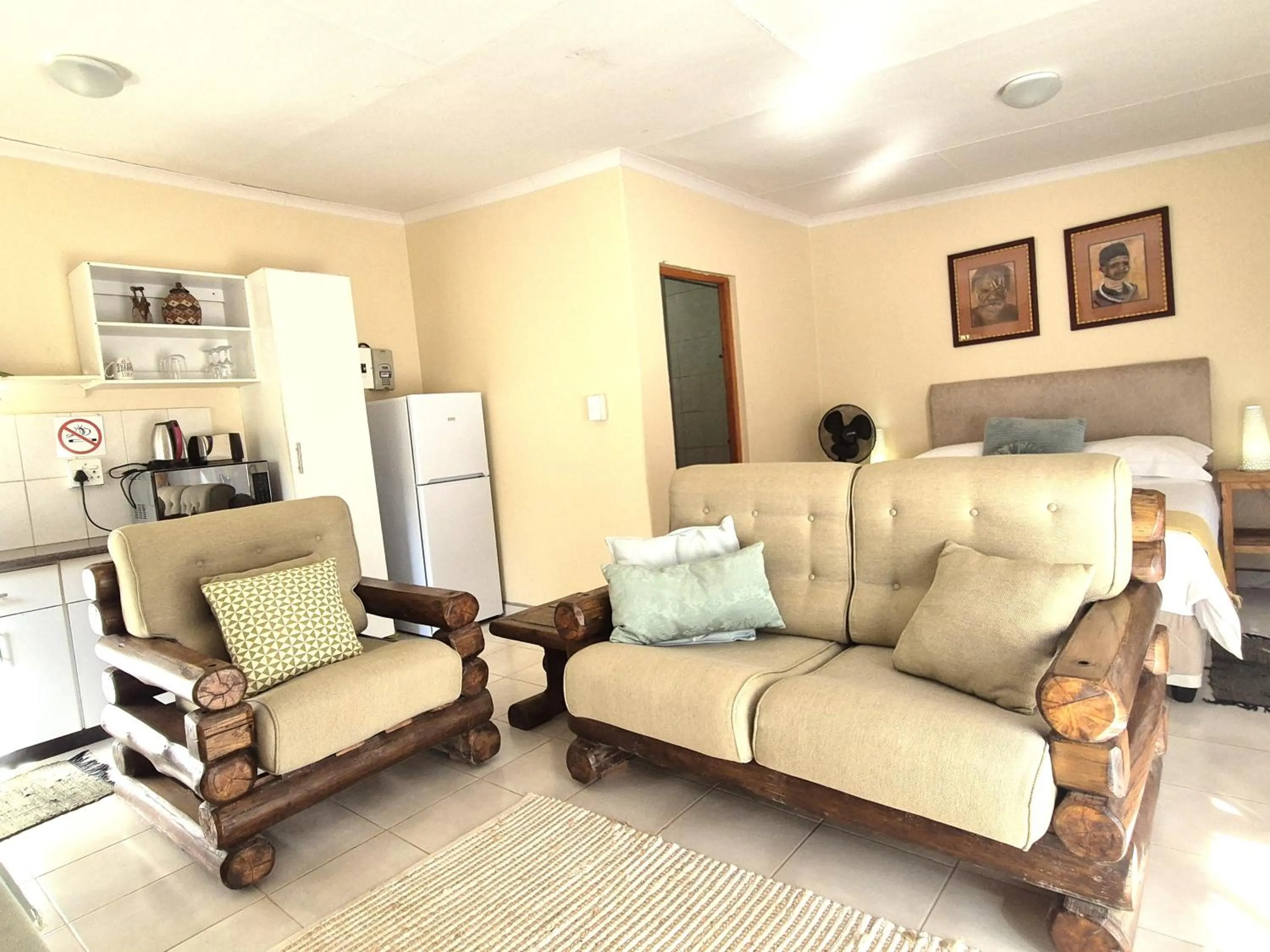 Kitchen or kitchenette in KatiKati Eco Lodge