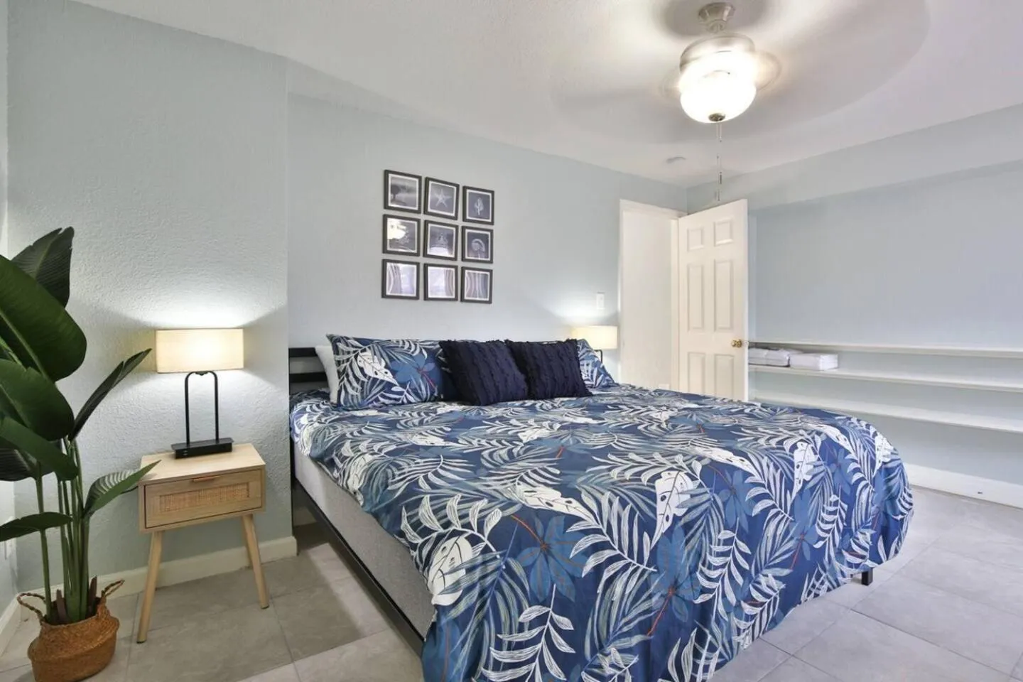 Bed in Coastal Villa w Amazing Courtyard - Splash Pad!