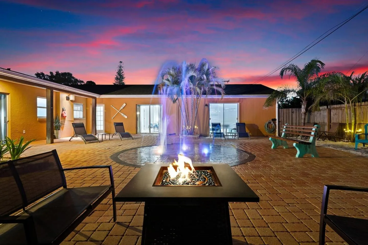 Coastal Villa w Amazing Courtyard - Splash Pad!