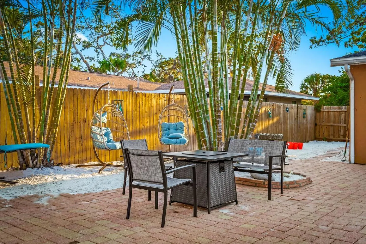 Coastal Villa w Amazing Courtyard - Splash Pad!