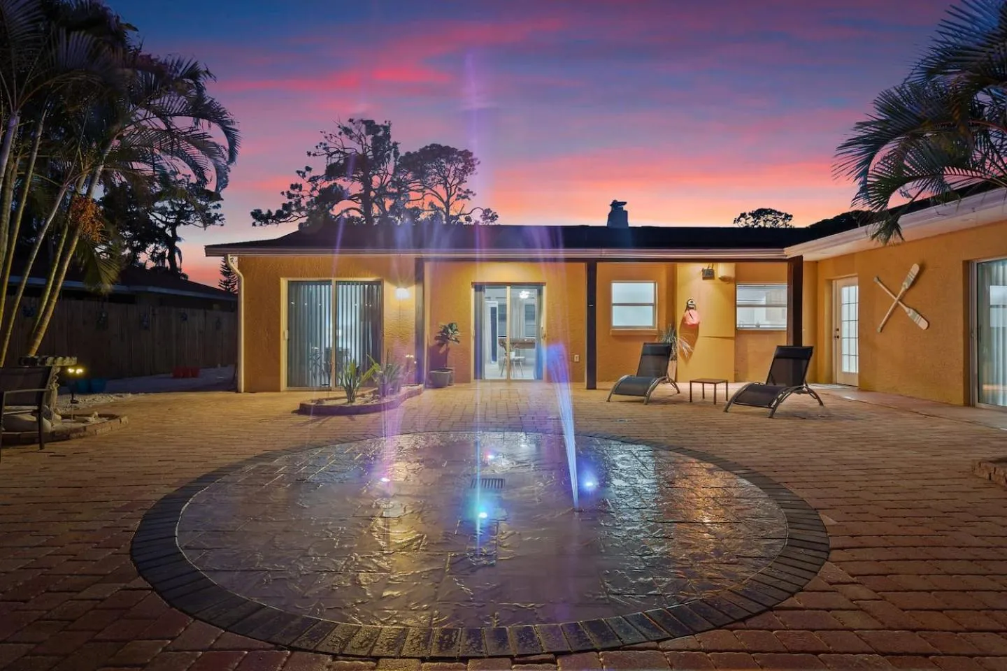 Coastal Villa w Amazing Courtyard - Splash Pad!