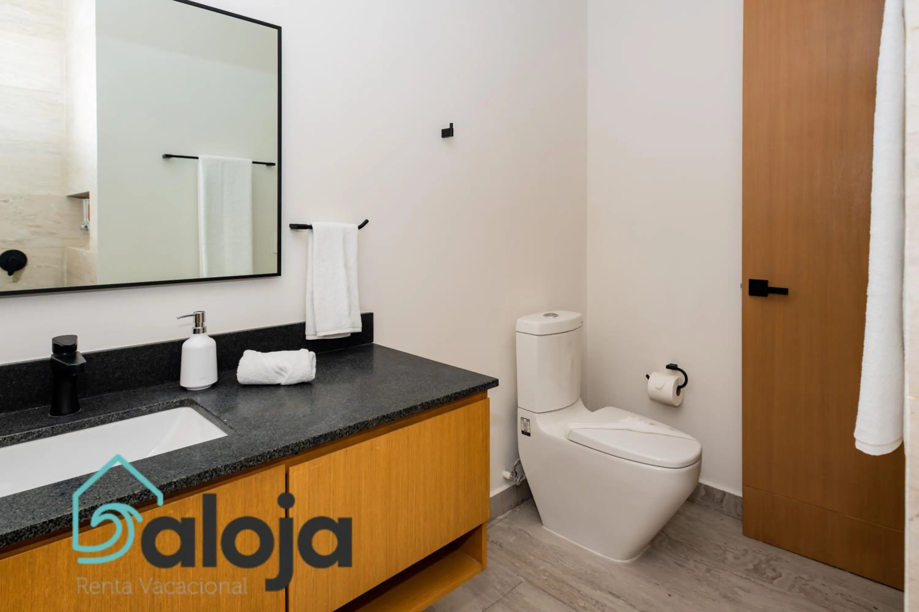 Shower in Torre Sofia - By Aloja RV