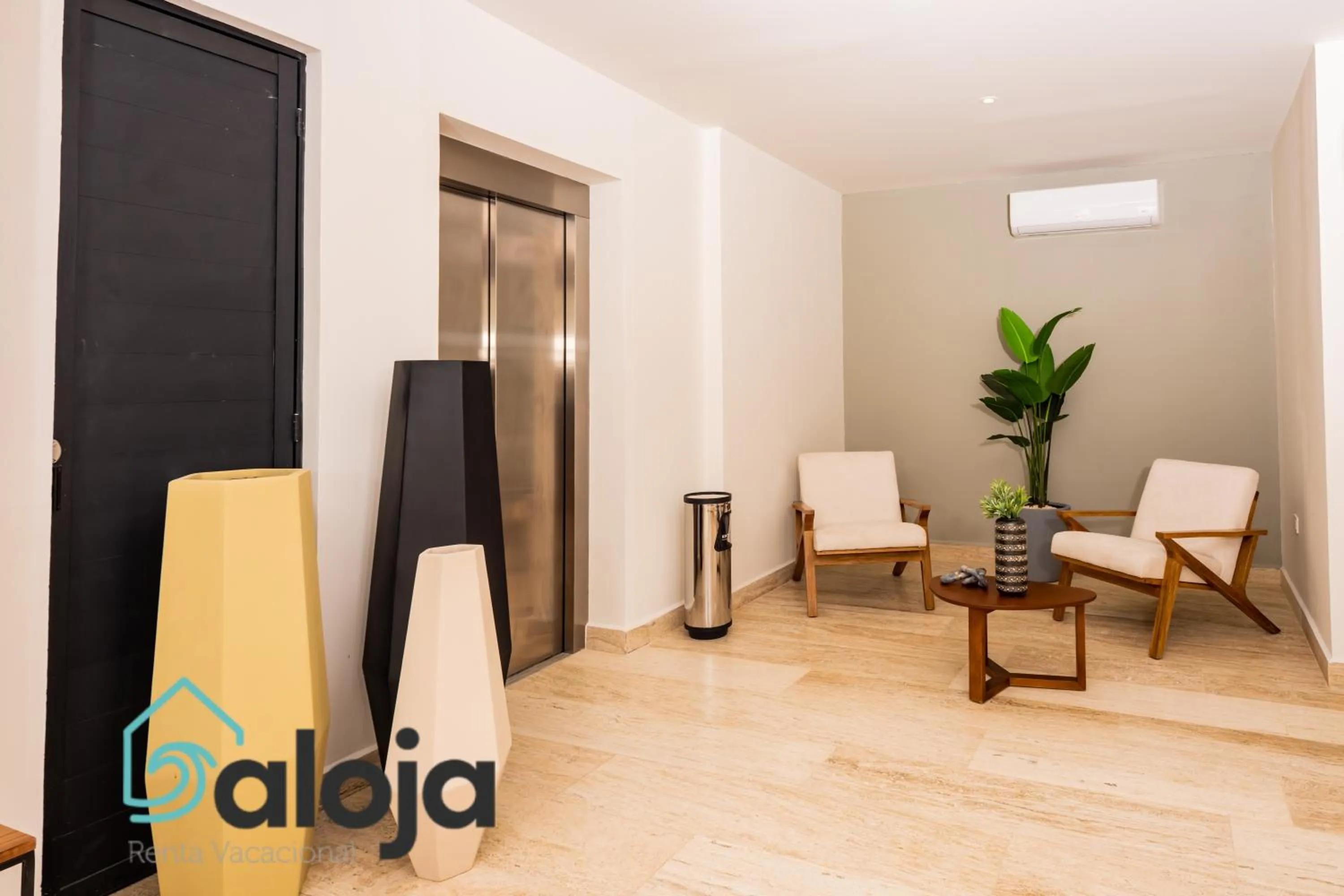 elevator in Torre Sofia - By Aloja RV