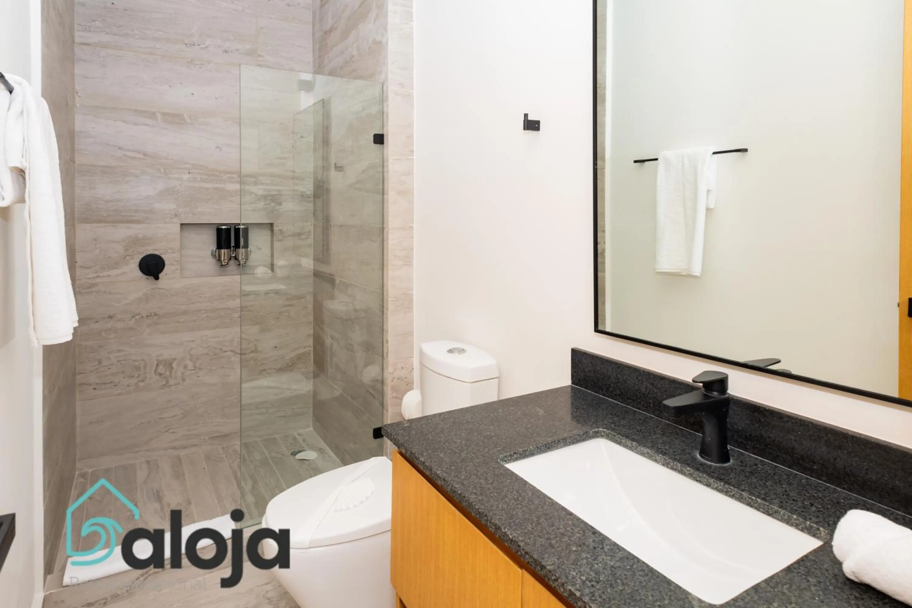 Bathroom in Torre Sofia - By Aloja RV