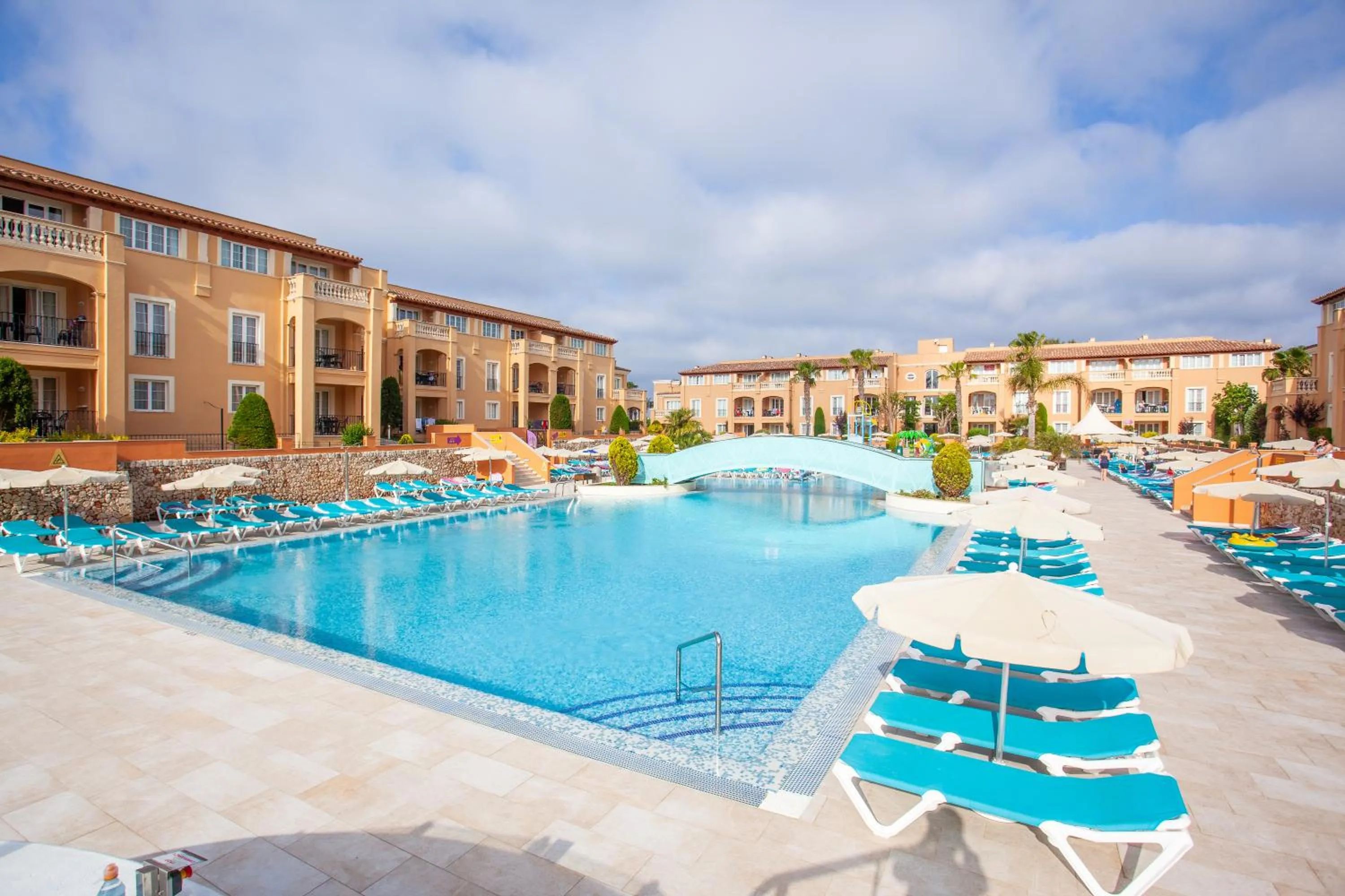 Swimming pool in Grupotel Club Turquesa Mar