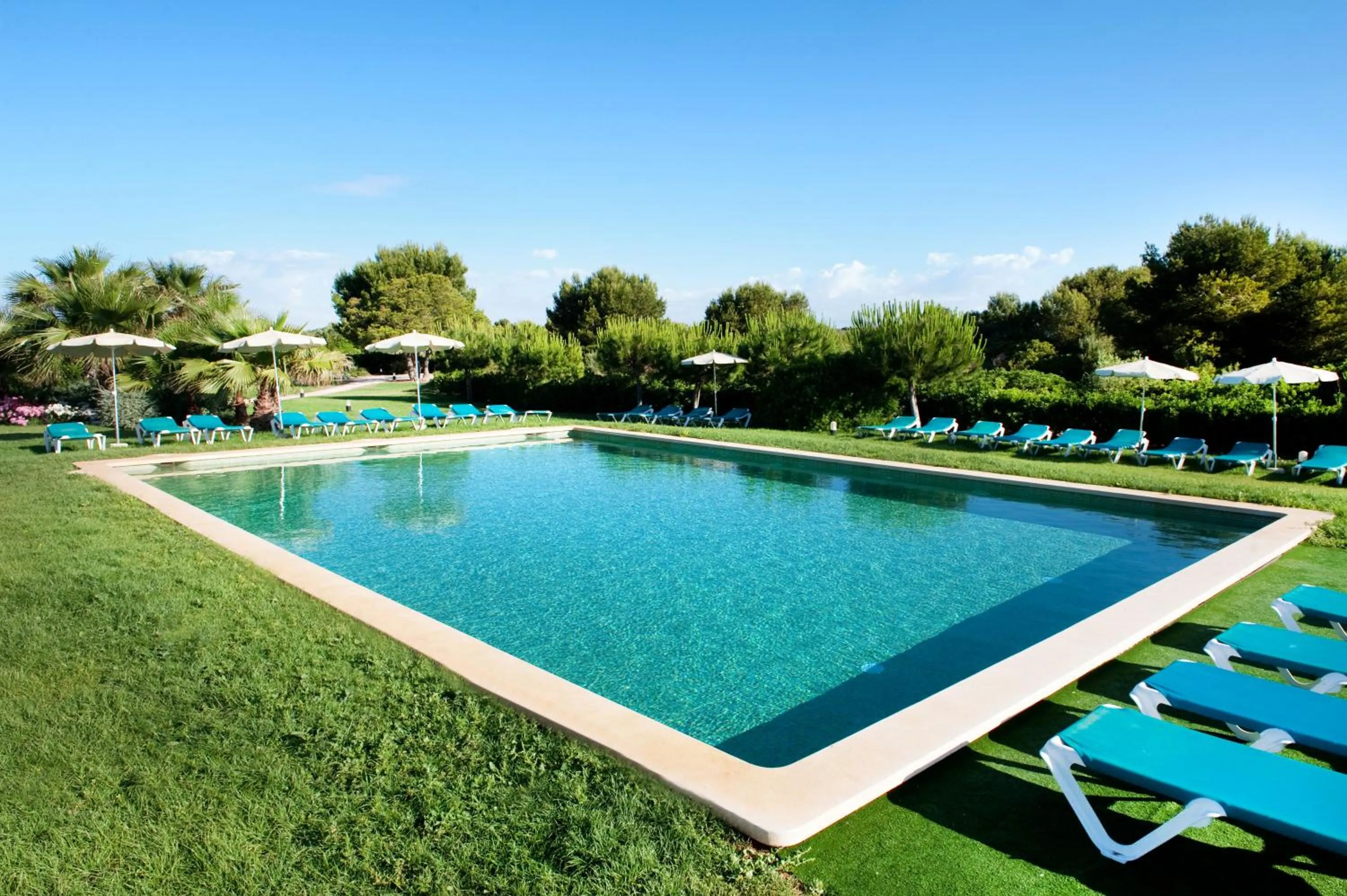 Swimming pool in Grupotel Club Turquesa Mar