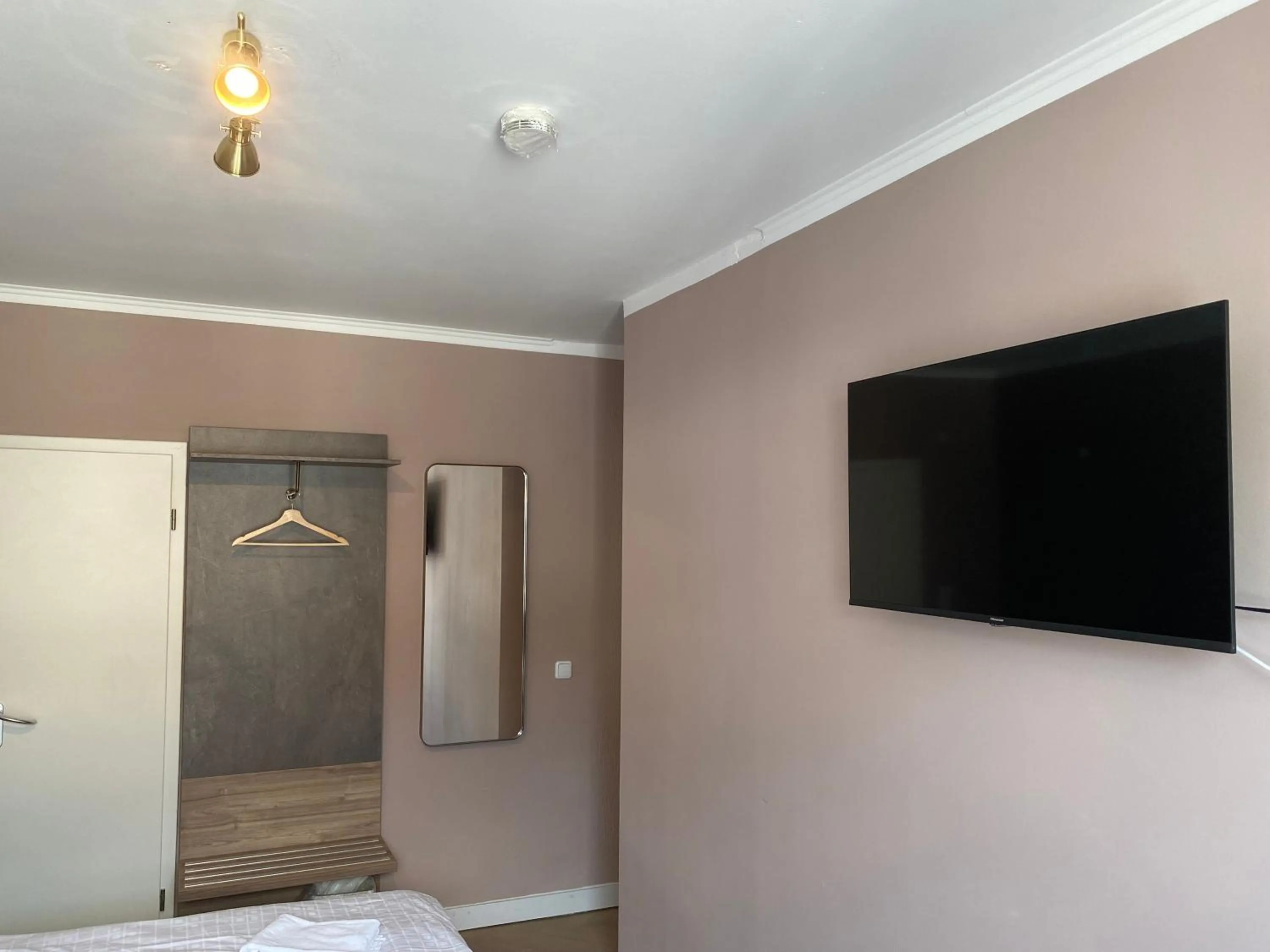 TV and multimedia in Hotel Petite Königsallee SELF CHECK-IN