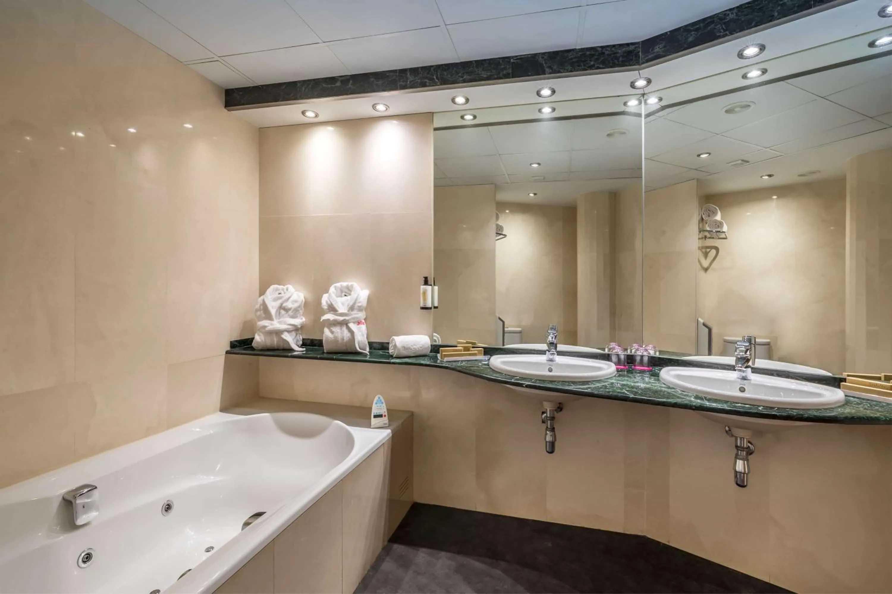 Bedroom in Allegro Murcia Azarbe