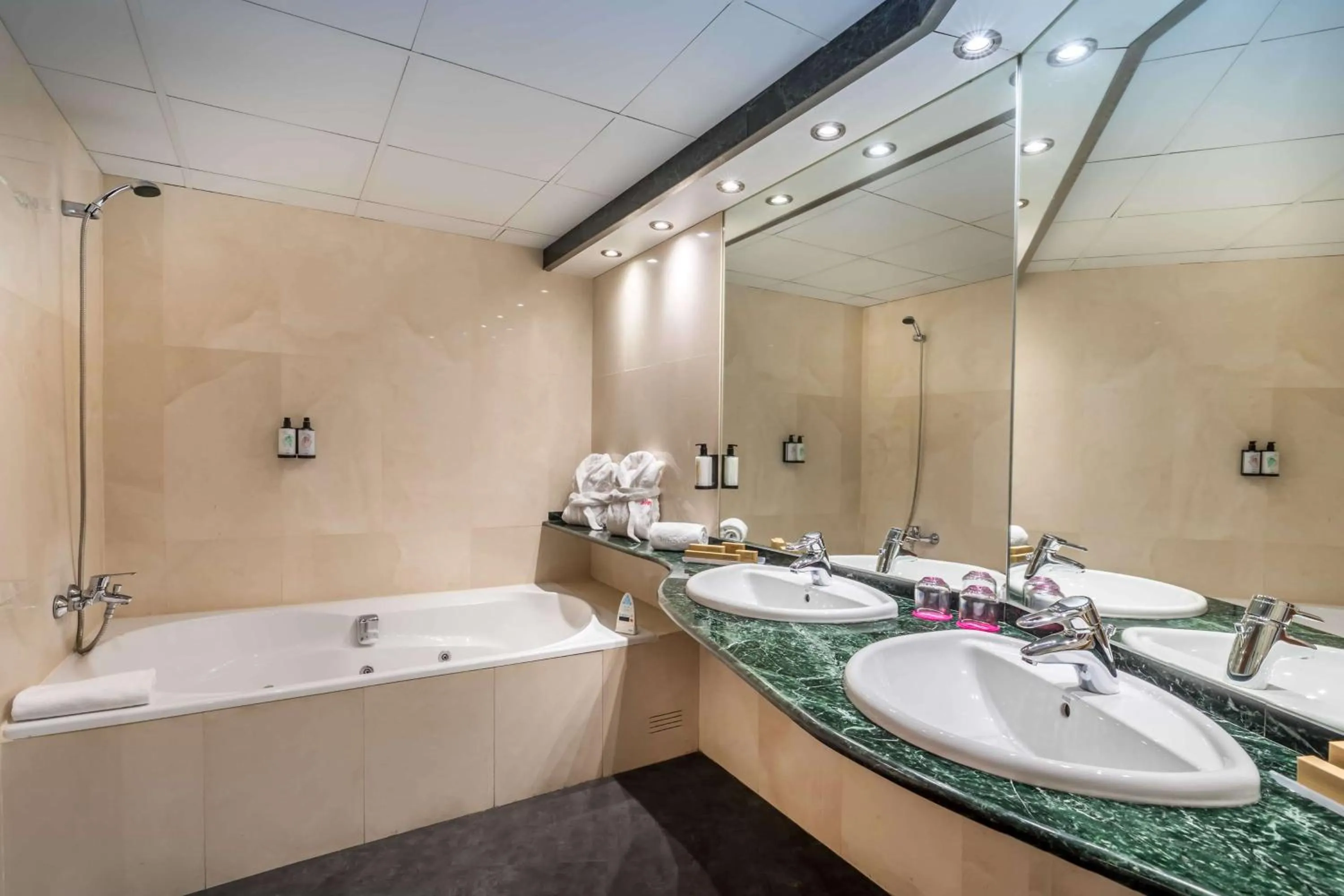 Bedroom in Allegro Murcia Azarbe