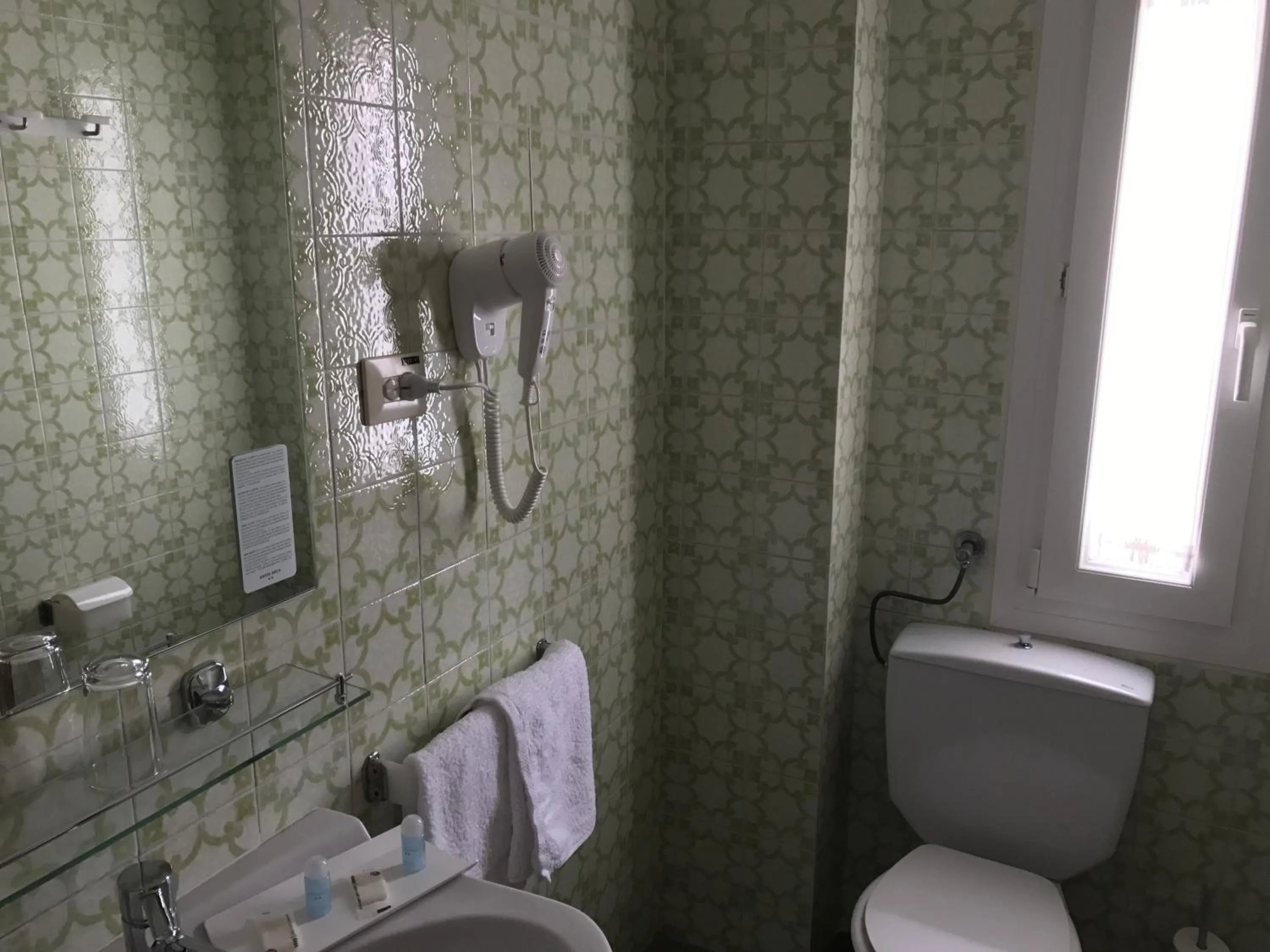 Bathroom in Hotel Roca