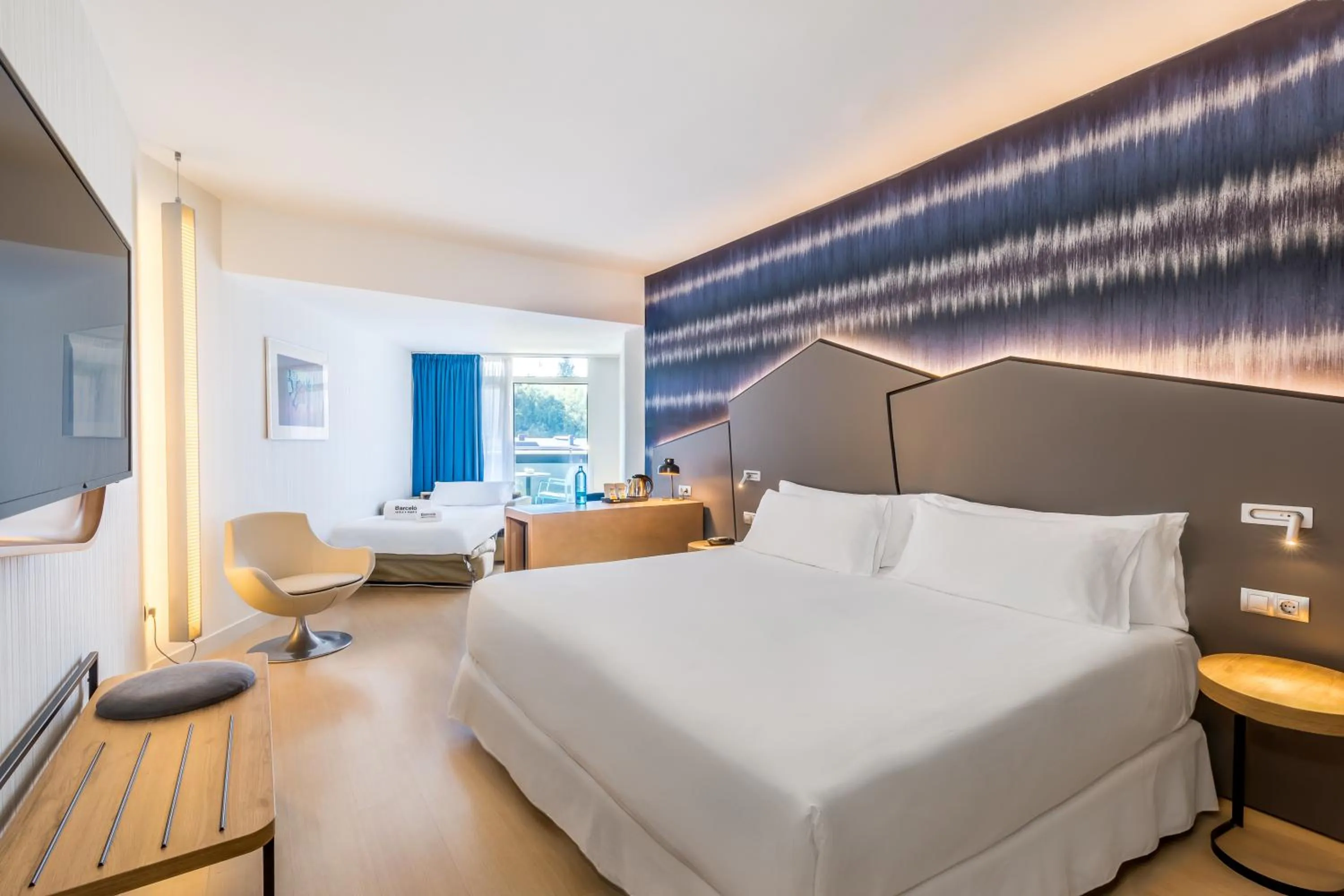 Photo of the whole room, Bed in Barceló Costa Vasca