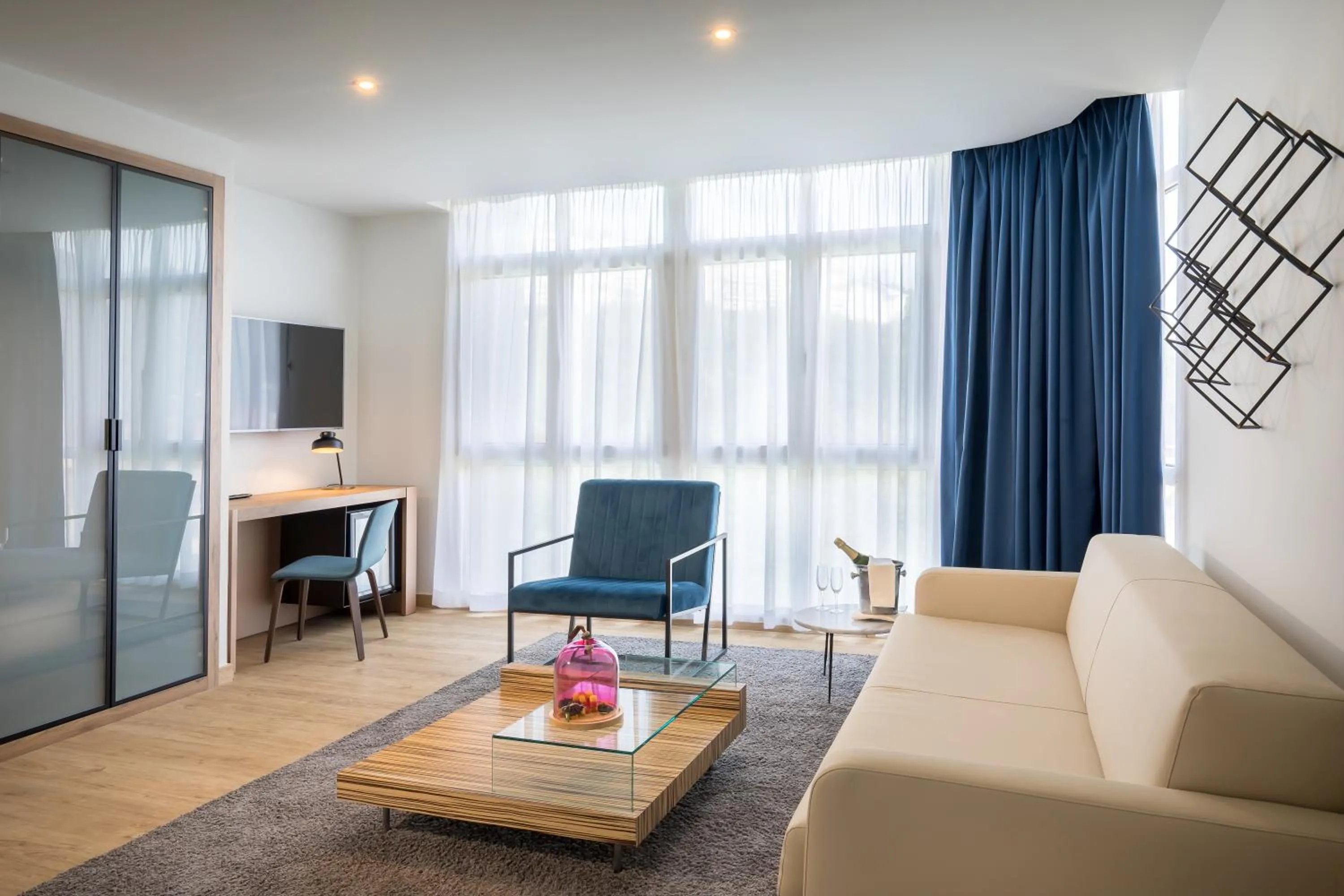 Photo of the whole room in Barceló Costa Vasca