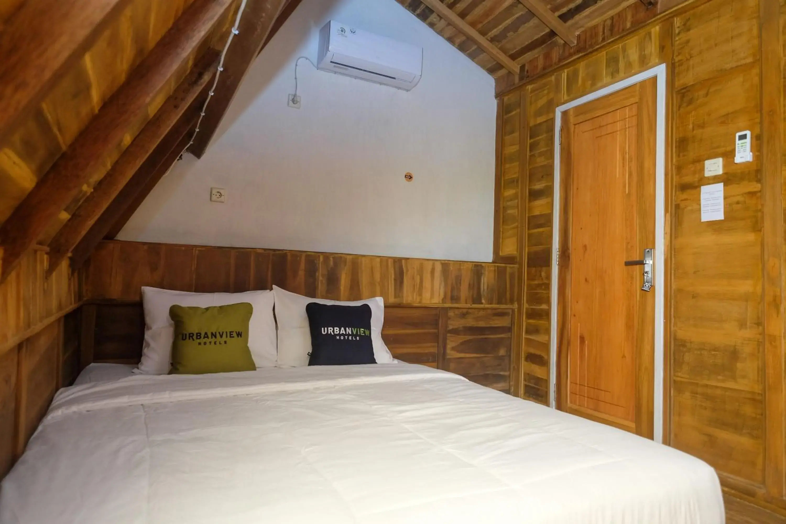 Bedroom, Bed in Urbanview Villa Lukulo Kebumen by RedDoorz Bedroom, Bed in Urbanview Villa Lukulo Kebumen by RedDoorz