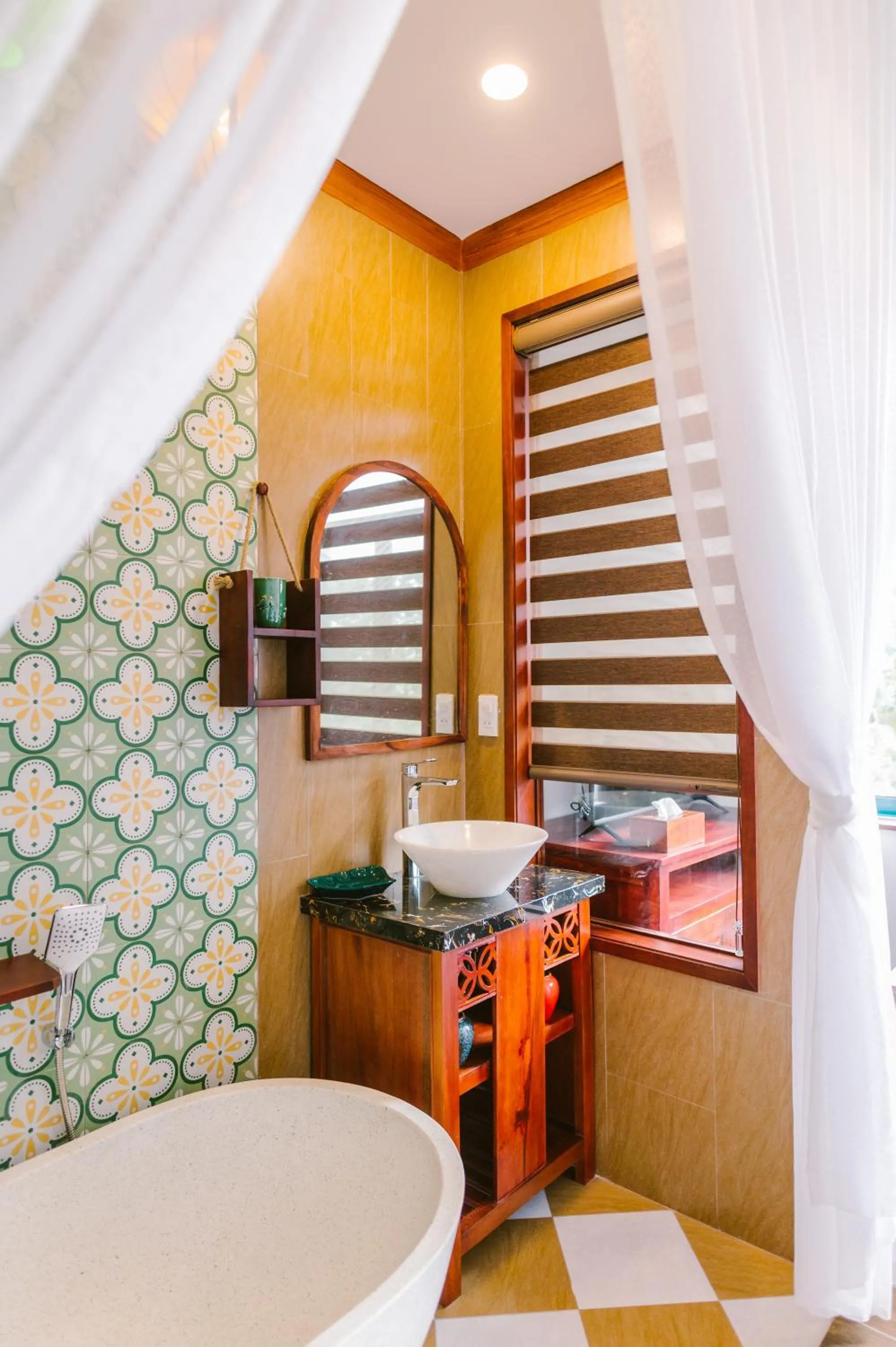 Bath in De'Colore Villa Hoi An