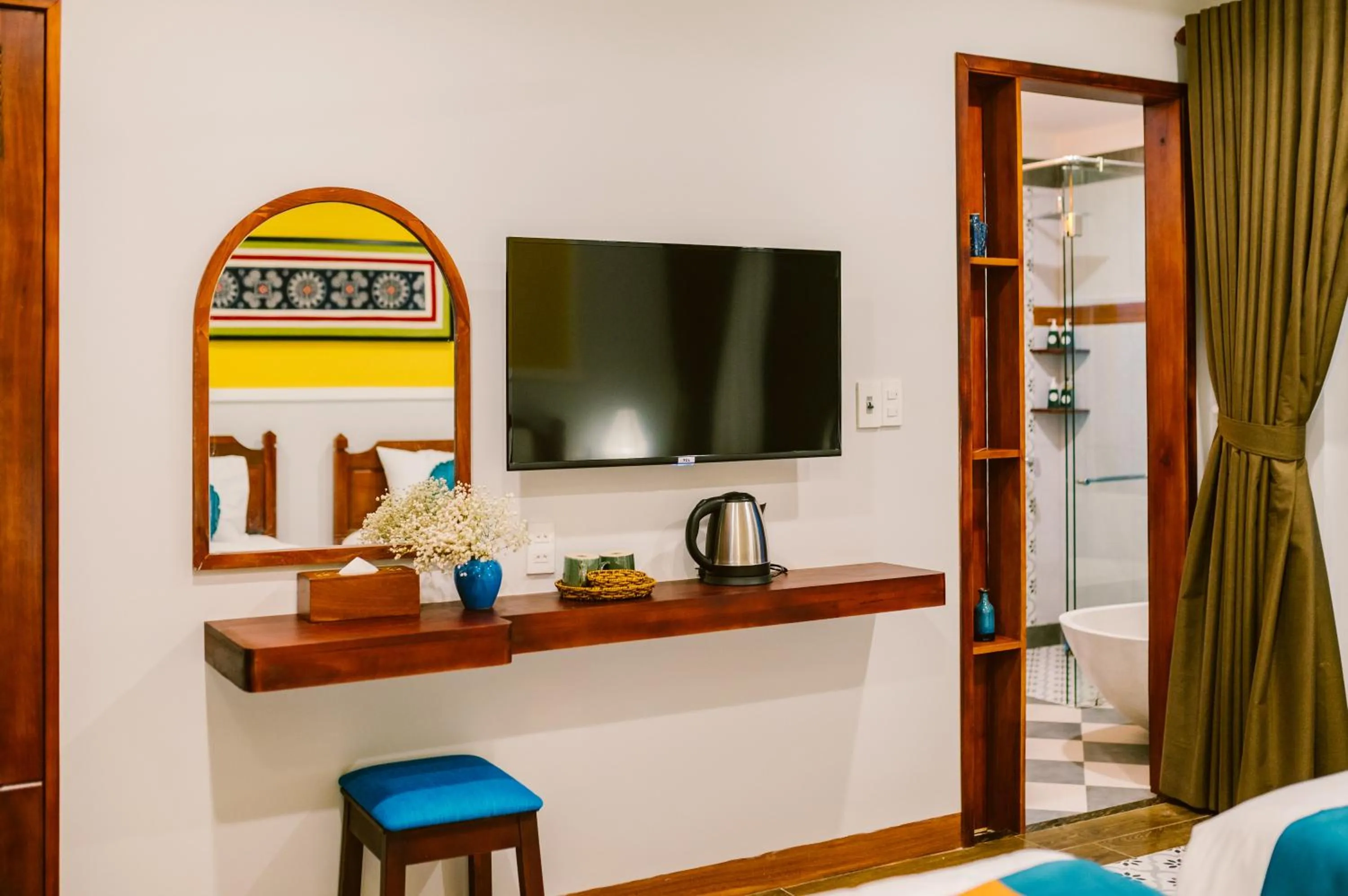 Property building, Bed in De'Colore Villa Hoi An