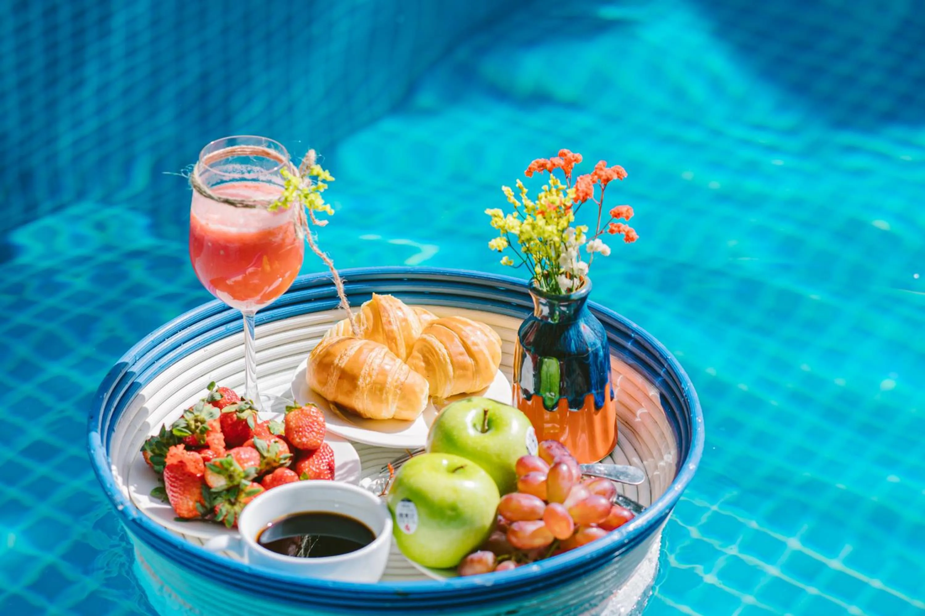 Food and drinks in De'Colore Villa Hoi An