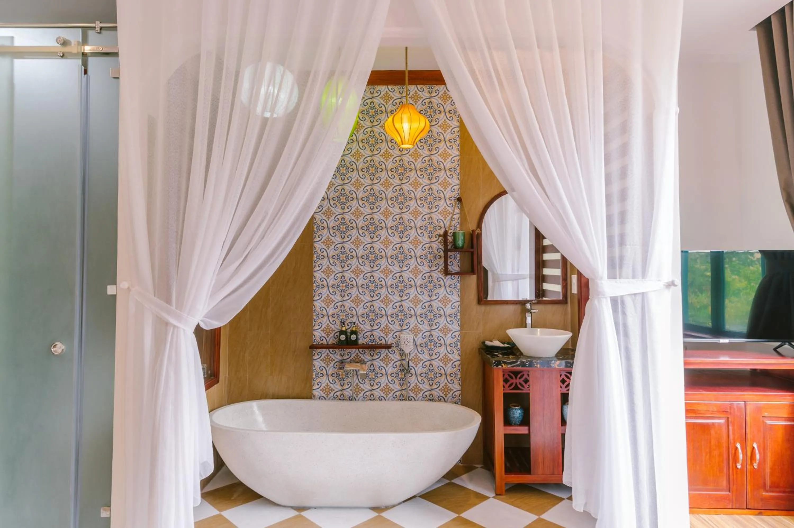 Bathroom in De'Colore Villa Hoi An