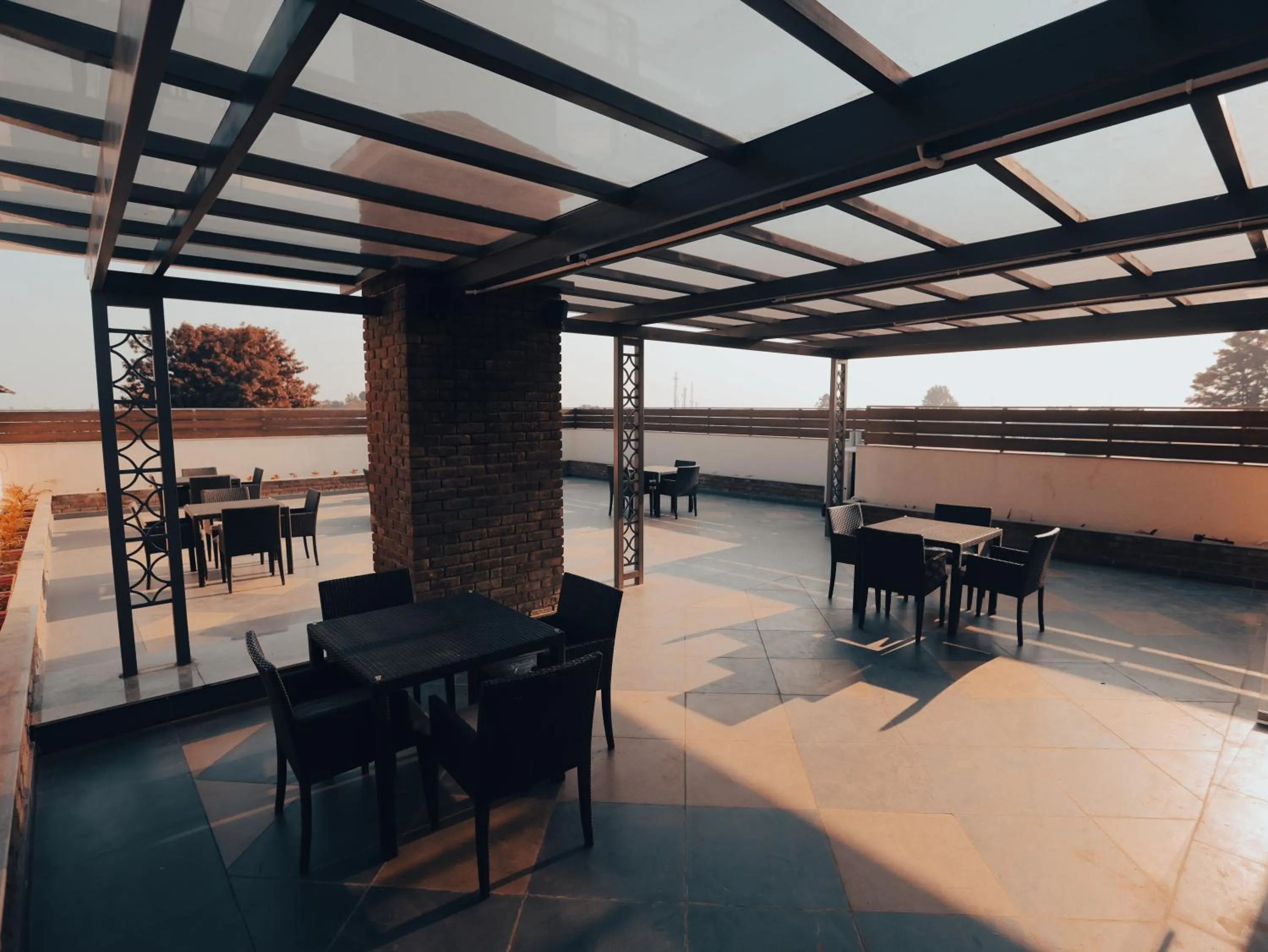 Restaurant/places to eat in Clarks Inn Express, Dehradun